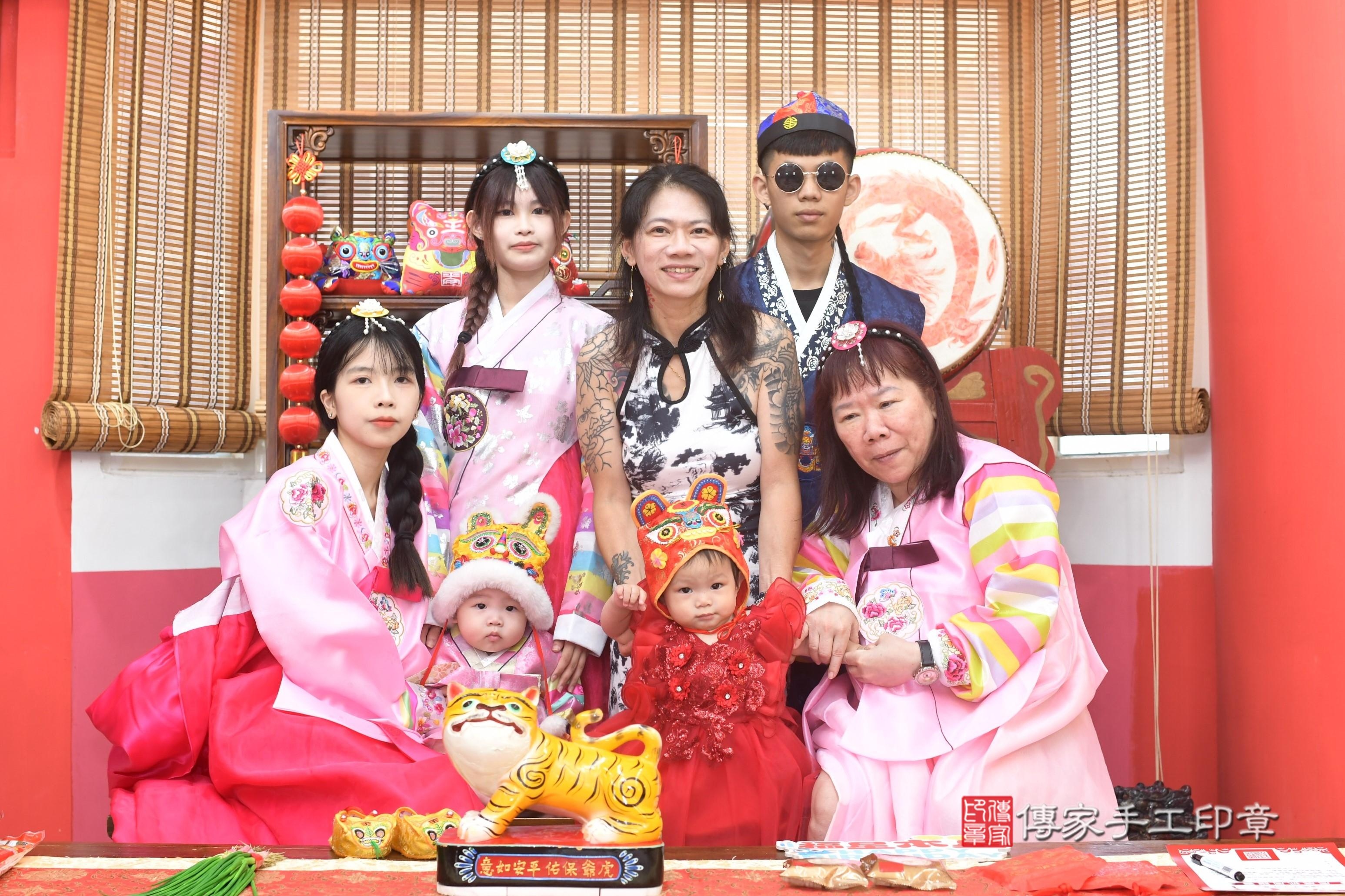 傳家手工印章高雄店、抓周、度脺、中國風會場、傳家嬰兒古禮、吉祥話、抓周道具物品24種、拍照。抓周證書。寶寶抓周、滿周歲、生日快樂、祝福