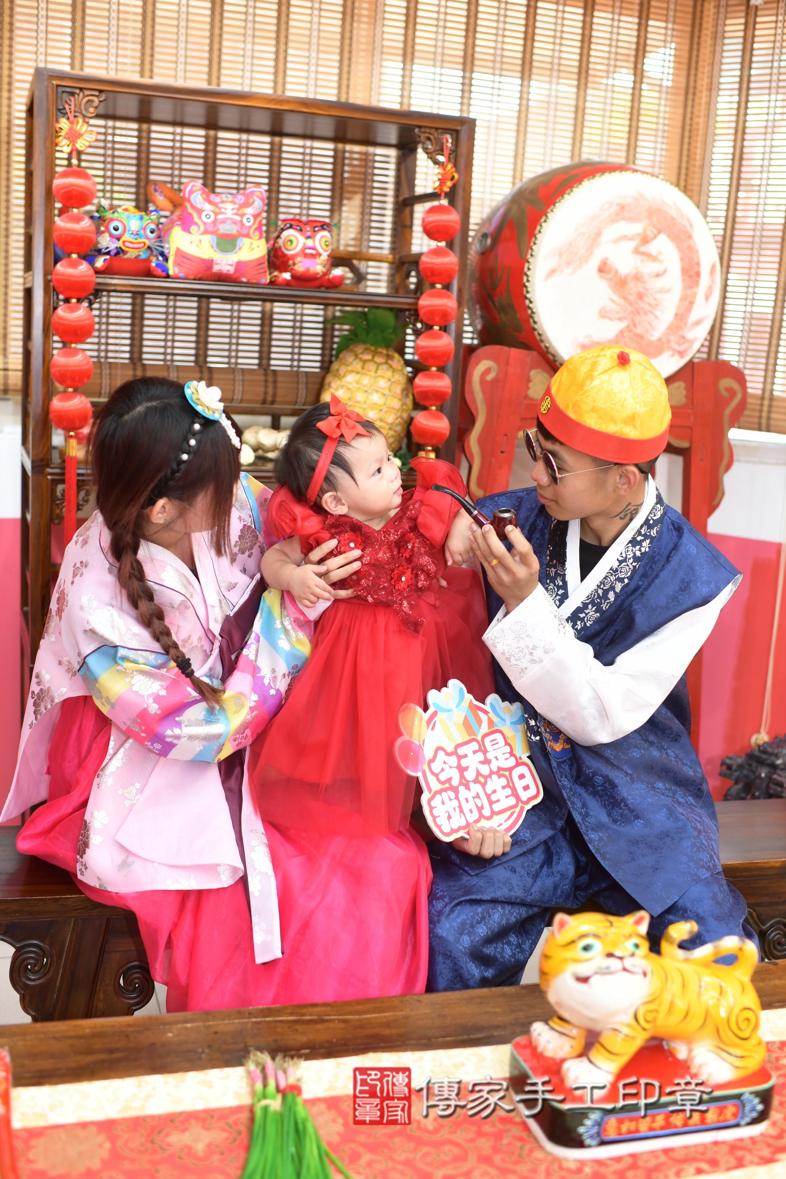 傳家手工印章高雄店、抓周、度脺、中國風會場、傳家嬰兒古禮、吉祥話、抓周道具物品24種、拍照。抓周證書。寶寶抓周、滿周歲、生日快樂、祝福