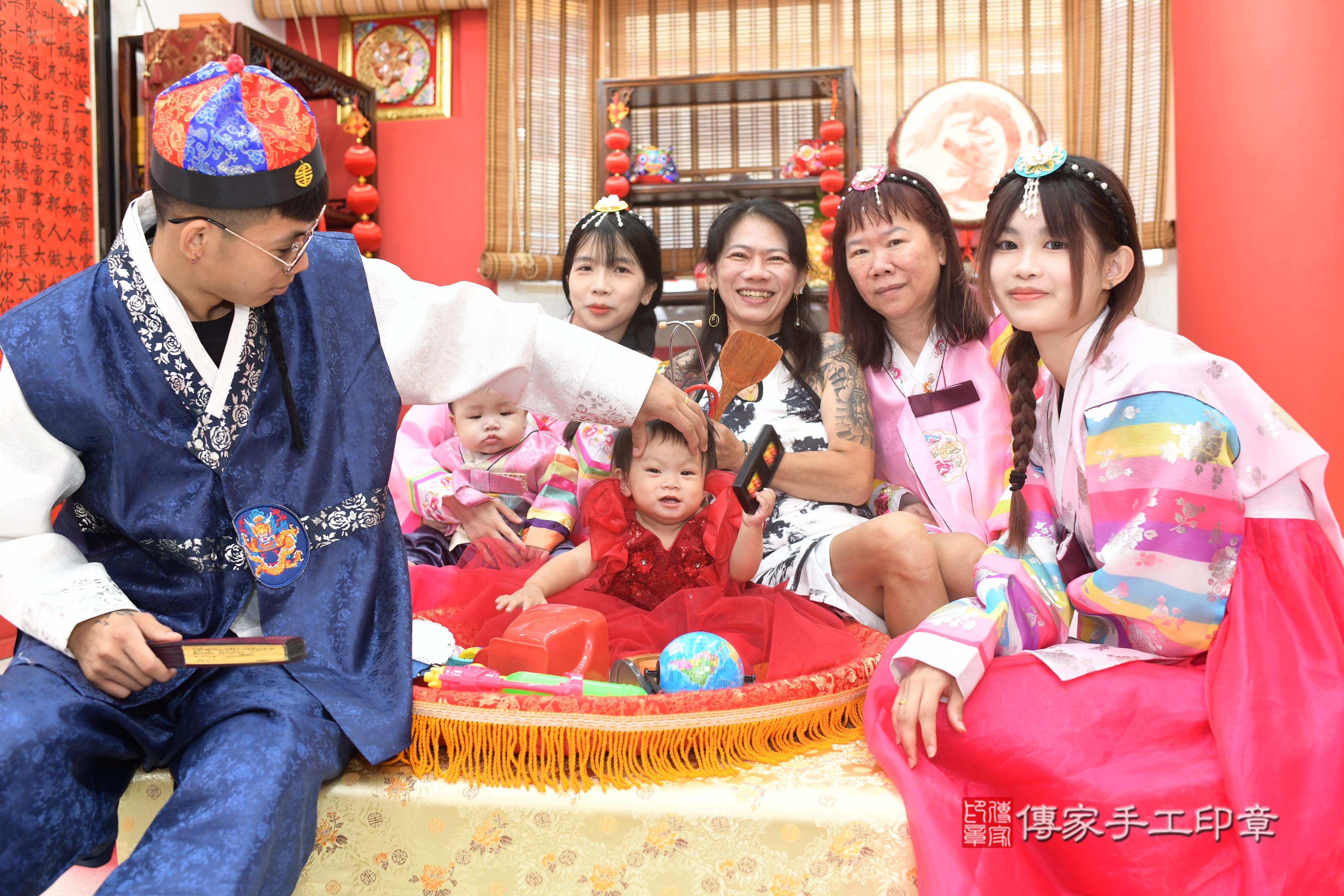 傳家手工印章高雄店、抓周、度脺、中國風會場、傳家嬰兒古禮、吉祥話、抓周道具物品24種、拍照。抓周證書。寶寶抓周、滿周歲、生日快樂、祝福