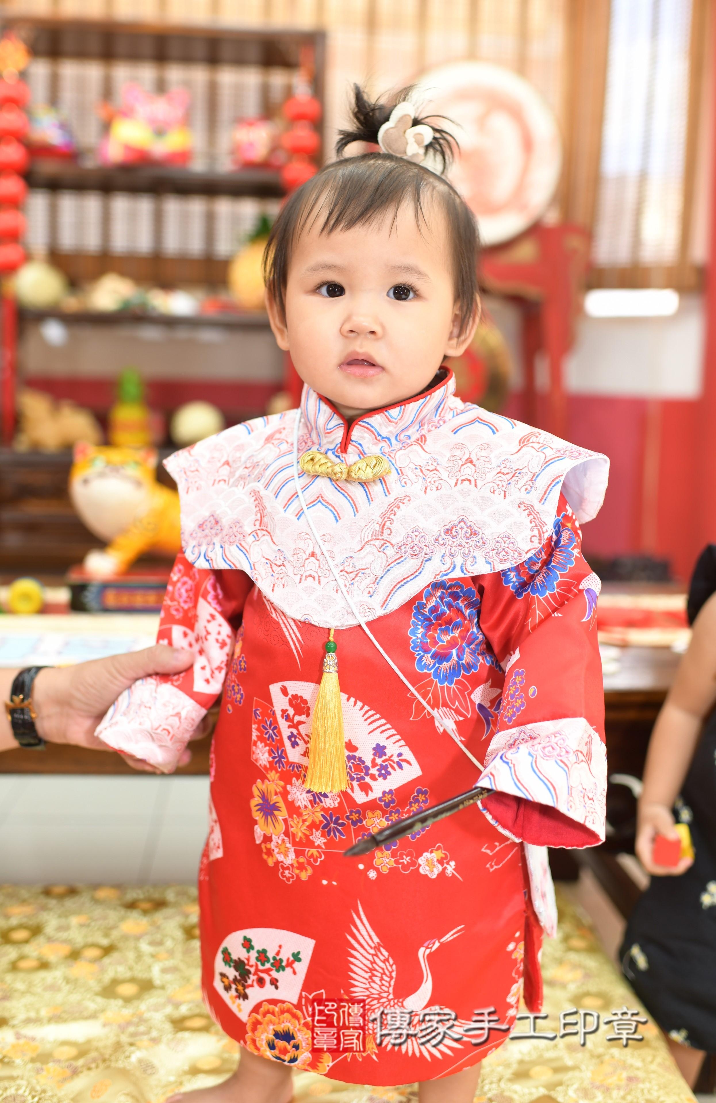 傳家手工印章高雄店、抓周、度脺、中國風會場、傳家嬰兒古禮、吉祥話、抓周道具物品24種、拍照。抓周證書。寶寶抓周、滿周歲、生日快樂、祝福