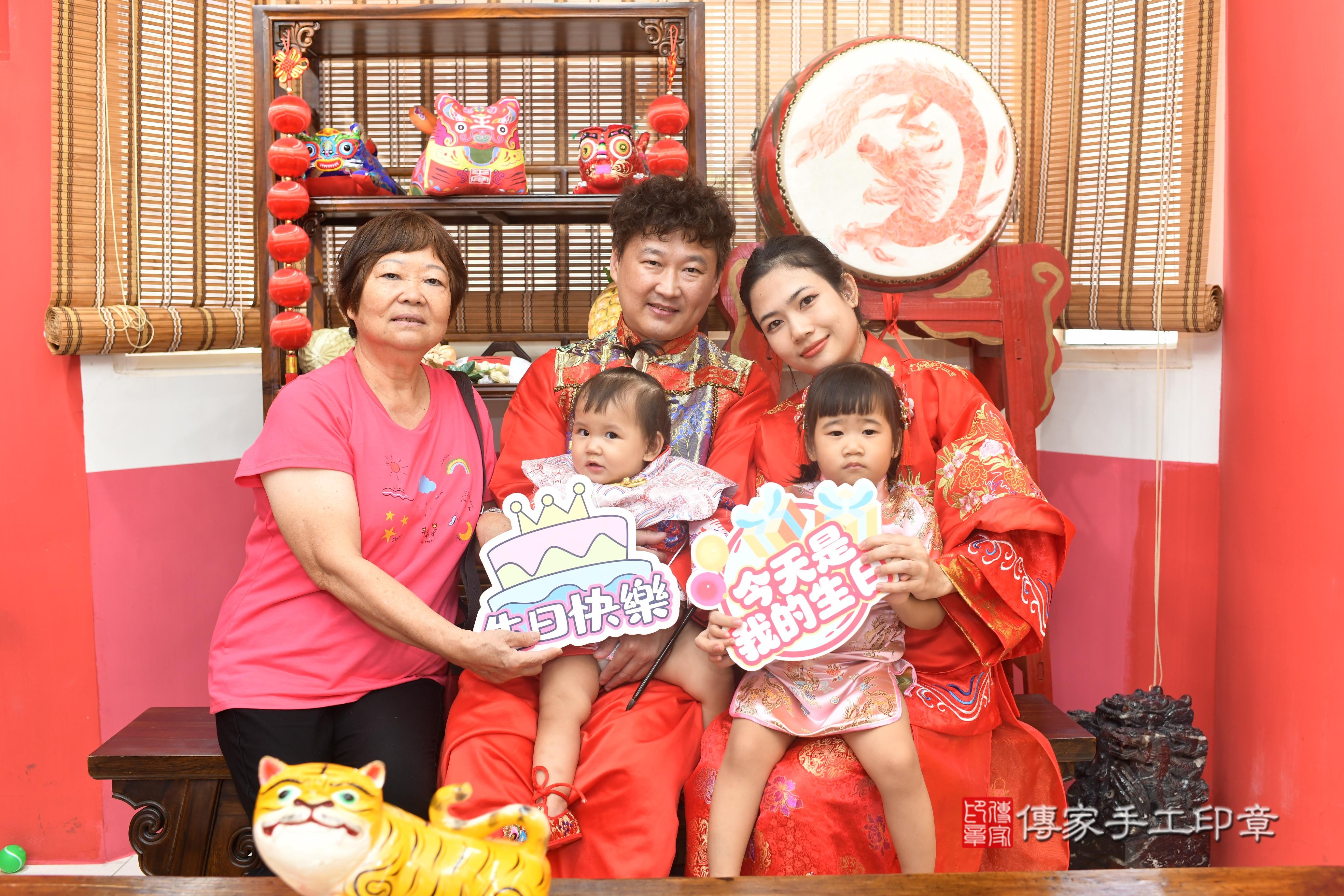 傳家手工印章高雄店、抓周、度脺、中國風會場、傳家嬰兒古禮、吉祥話、抓周道具物品24種、拍照。抓周證書。寶寶抓周、滿周歲、生日快樂、祝福