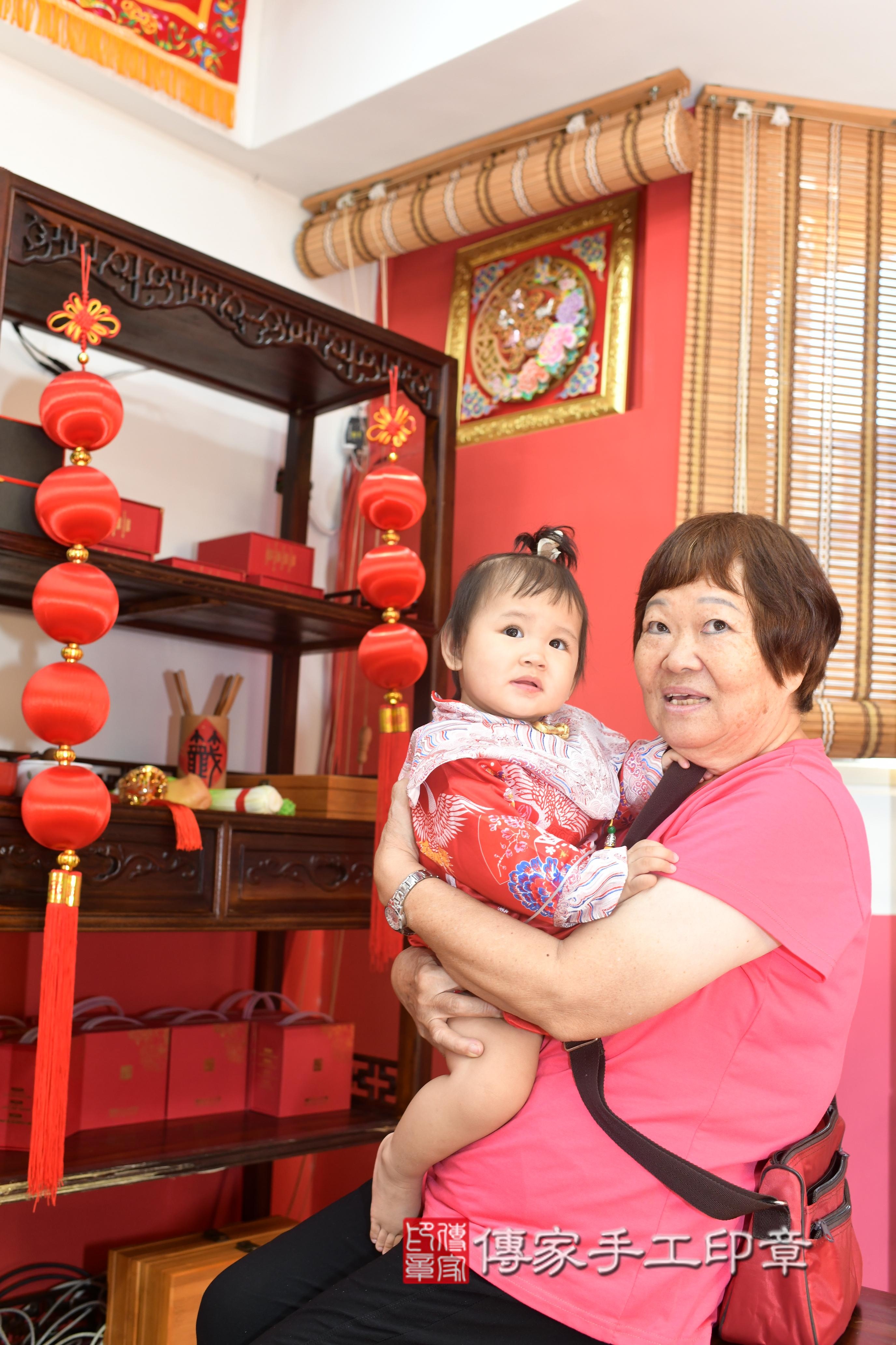 傳家手工印章高雄店、抓周、度脺、中國風會場、傳家嬰兒古禮、吉祥話、抓周道具物品24種、拍照。抓周證書。寶寶抓周、滿周歲、生日快樂、祝福