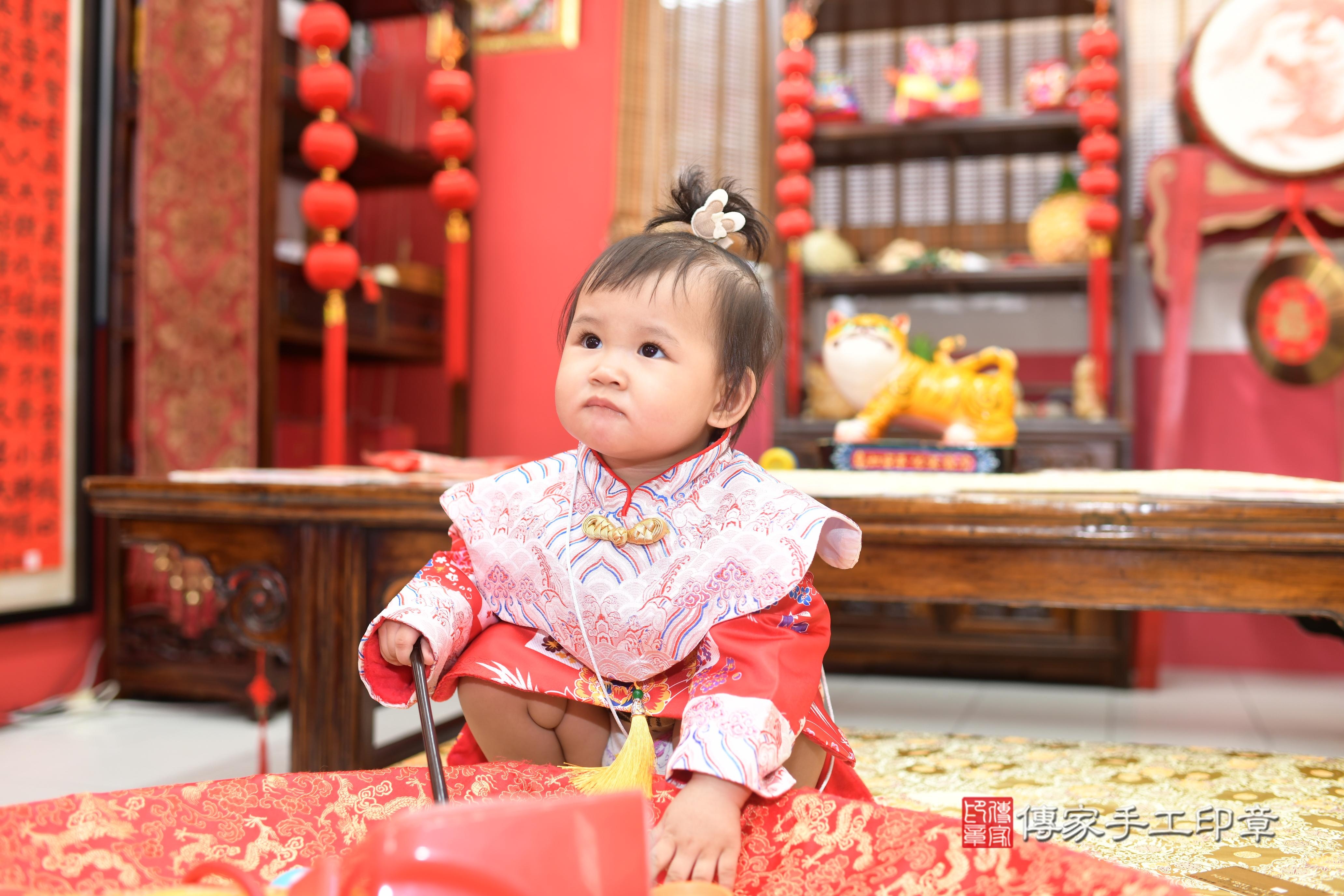 傳家手工印章高雄店、抓周、度脺、中國風會場、傳家嬰兒古禮、吉祥話、抓周道具物品24種、拍照。抓周證書。寶寶抓周、滿周歲、生日快樂、祝福