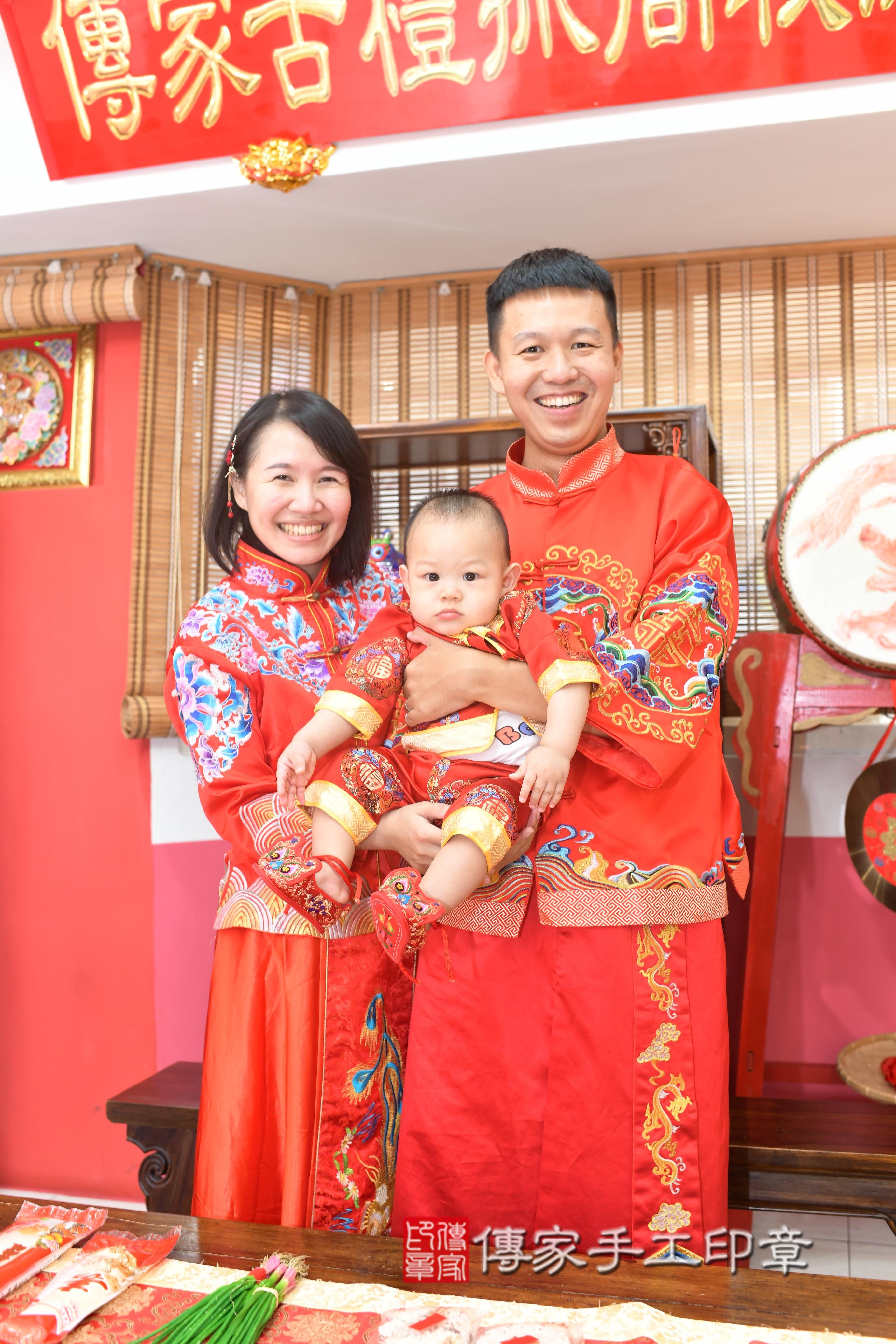 傳家手工印章高雄店、抓周、度脺、中國風會場、傳家嬰兒古禮、吉祥話、抓周道具物品24種、拍照。抓周證書。寶寶抓周、滿周歲、生日快樂、祝福
