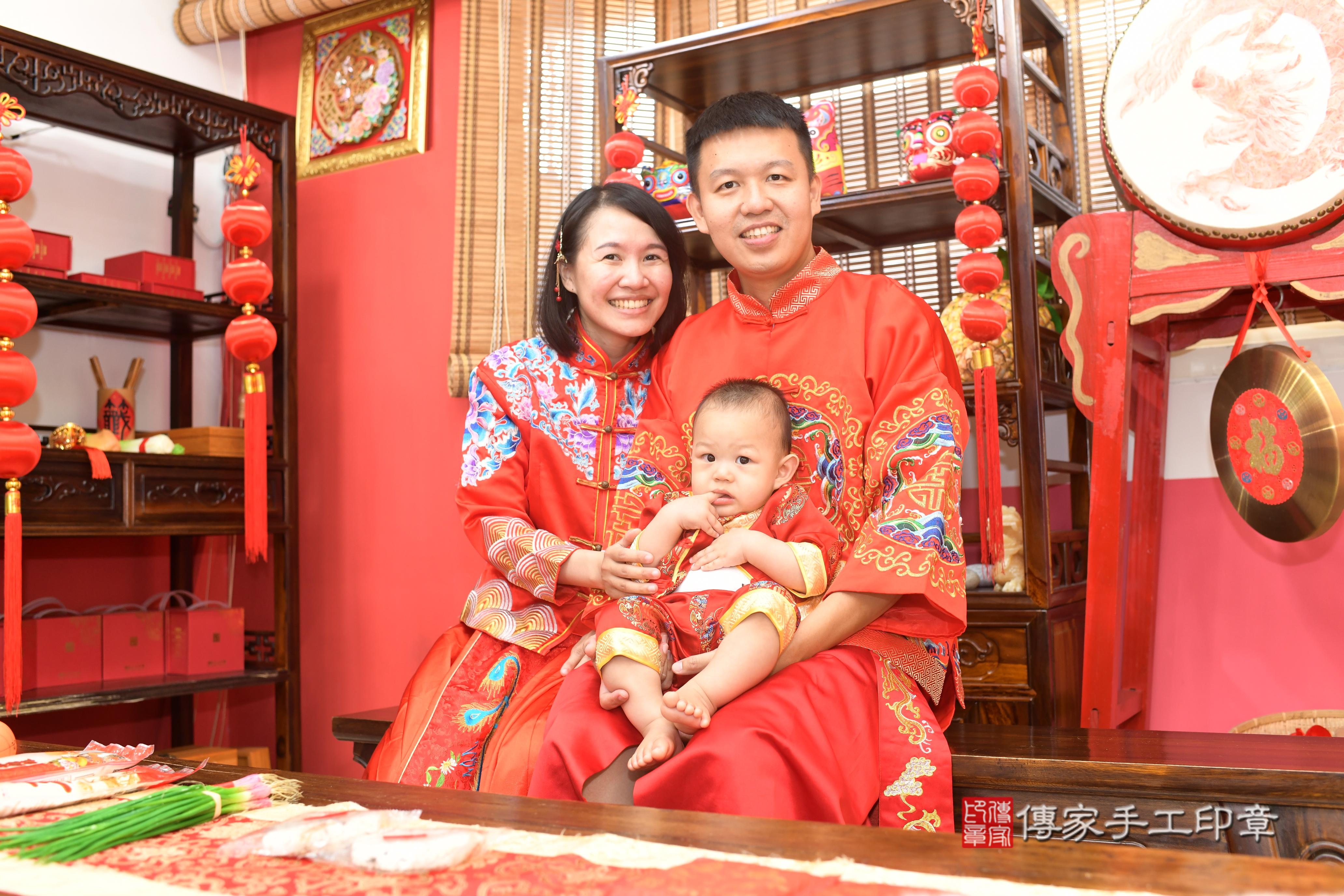 傳家手工印章高雄店、抓周、度脺、中國風會場、傳家嬰兒古禮、吉祥話、抓周道具物品24種、拍照。抓周證書。寶寶抓周、滿周歲、生日快樂、祝福