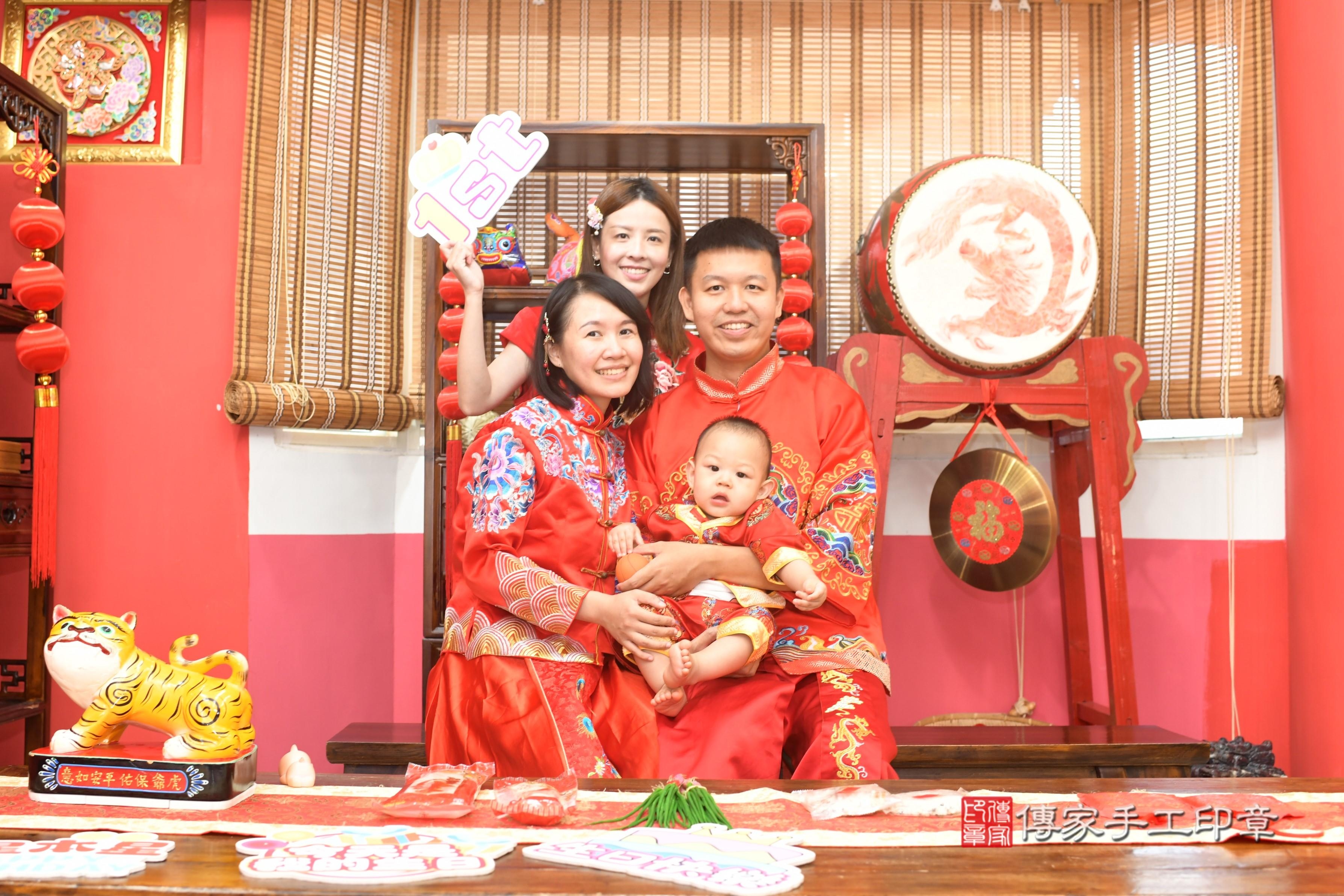 傳家手工印章高雄店、抓周、度脺、中國風會場、傳家嬰兒古禮、吉祥話、抓周道具物品24種、拍照。抓周證書。寶寶抓周、滿周歲、生日快樂、祝福