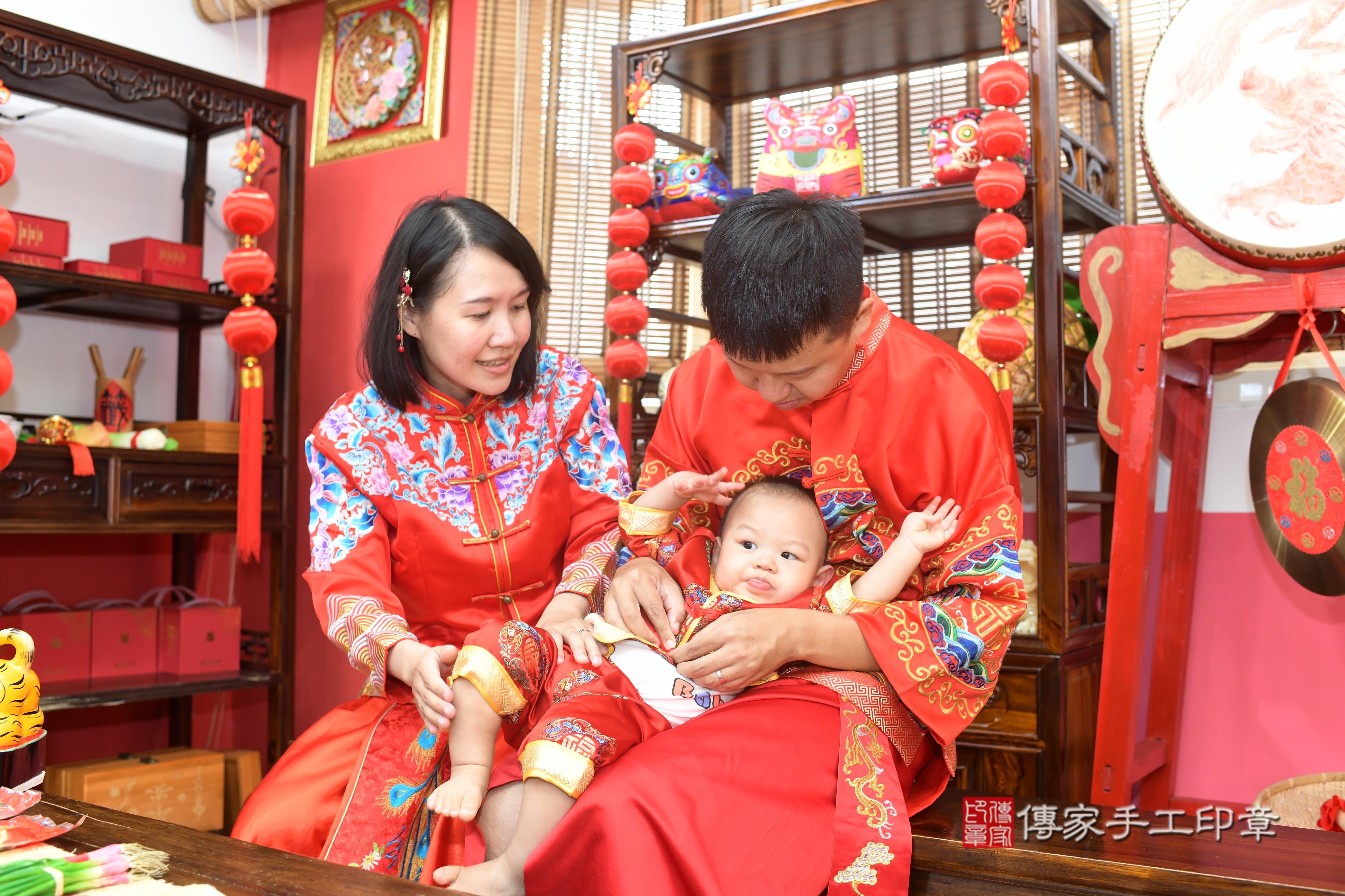 傳家手工印章高雄店、抓周、度脺、中國風會場、傳家嬰兒古禮、吉祥話、抓周道具物品24種、拍照。抓周證書。寶寶抓周、滿周歲、生日快樂、祝福