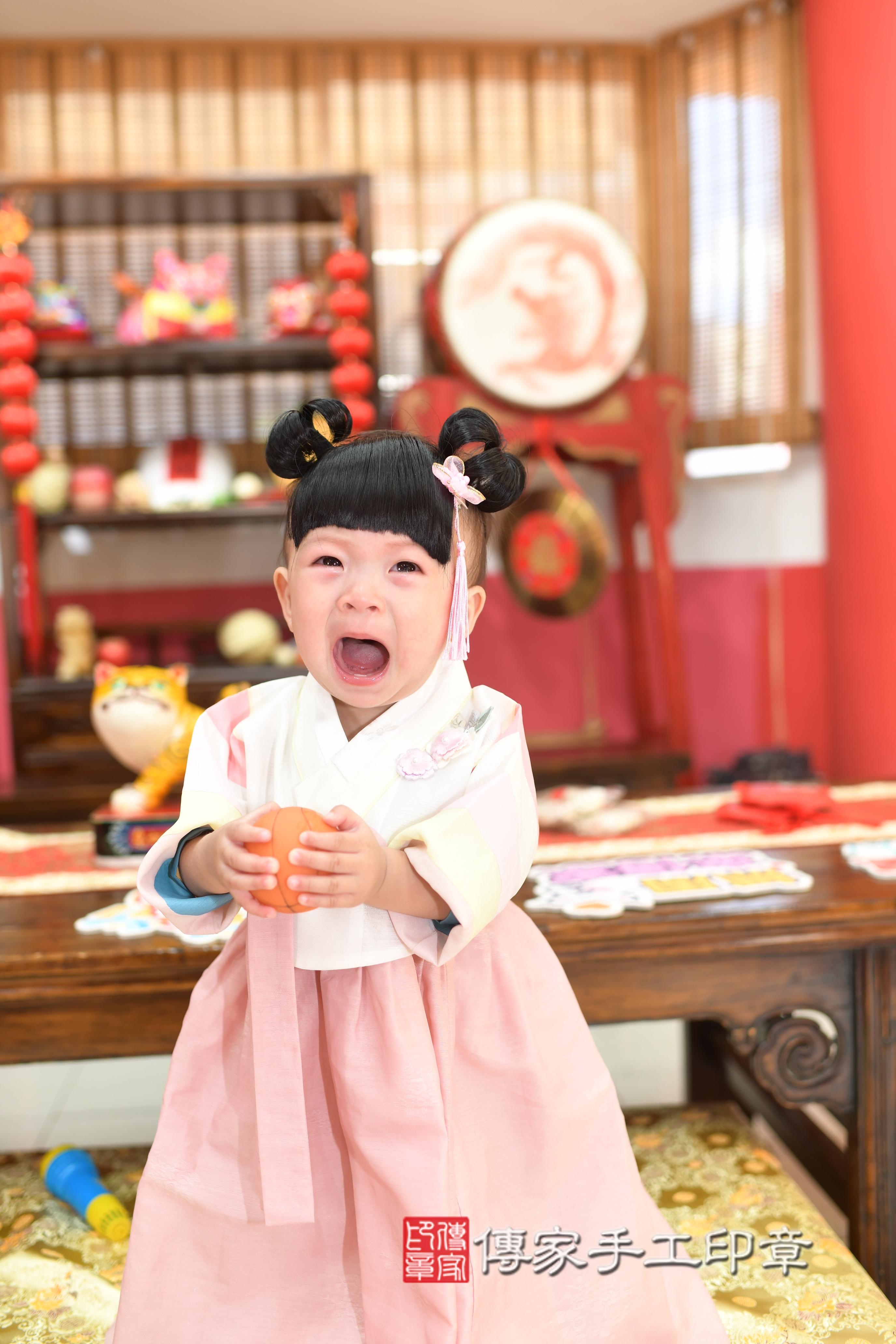 傳家手工印章高雄店、抓周、度脺、中國風會場、傳家嬰兒古禮、吉祥話、抓周道具物品24種、拍照。抓周證書。寶寶抓周、滿周歲、生日快樂、祝福