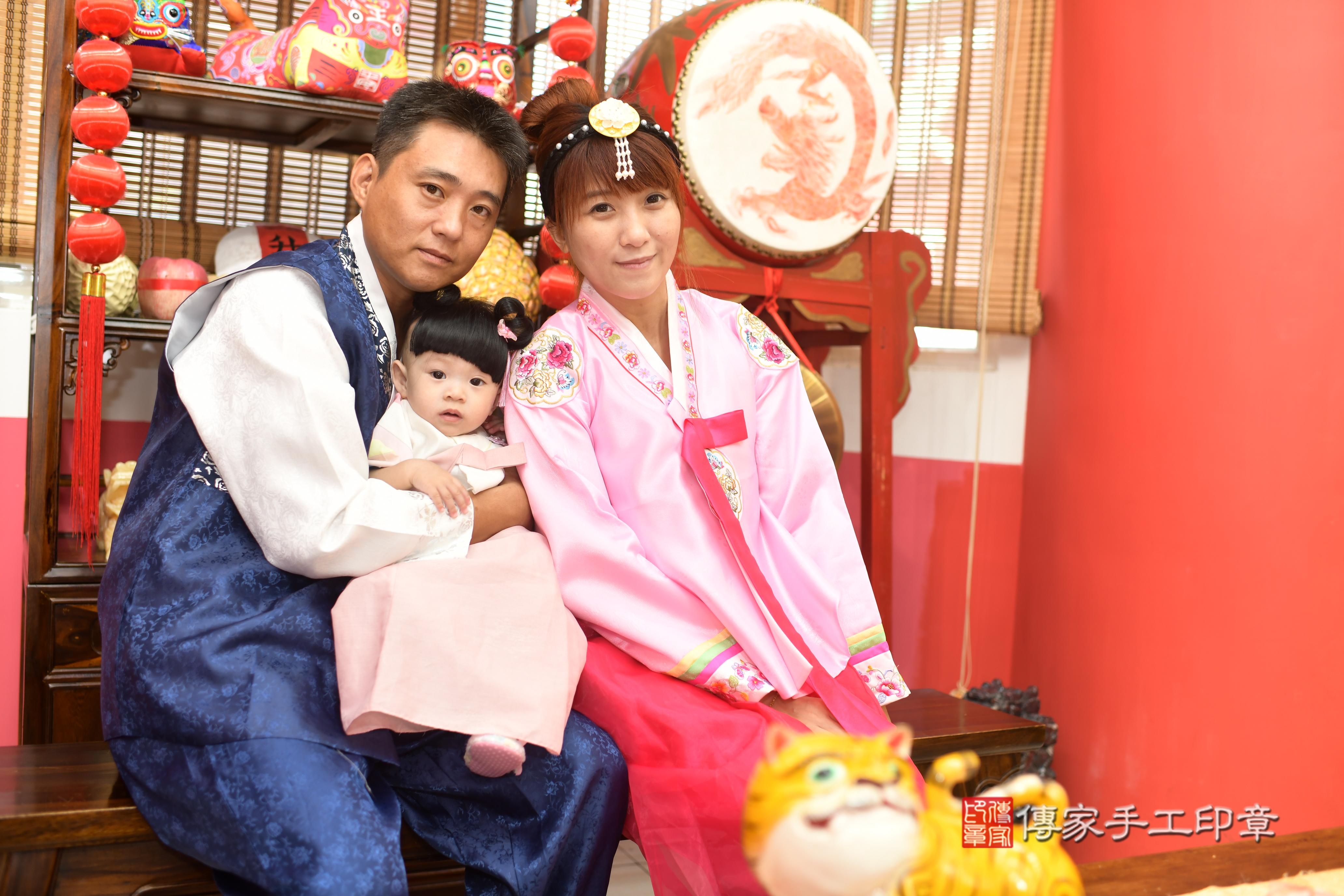 傳家手工印章高雄店、抓周、度脺、中國風會場、傳家嬰兒古禮、吉祥話、抓周道具物品24種、拍照。抓周證書。寶寶抓周、滿周歲、生日快樂、祝福