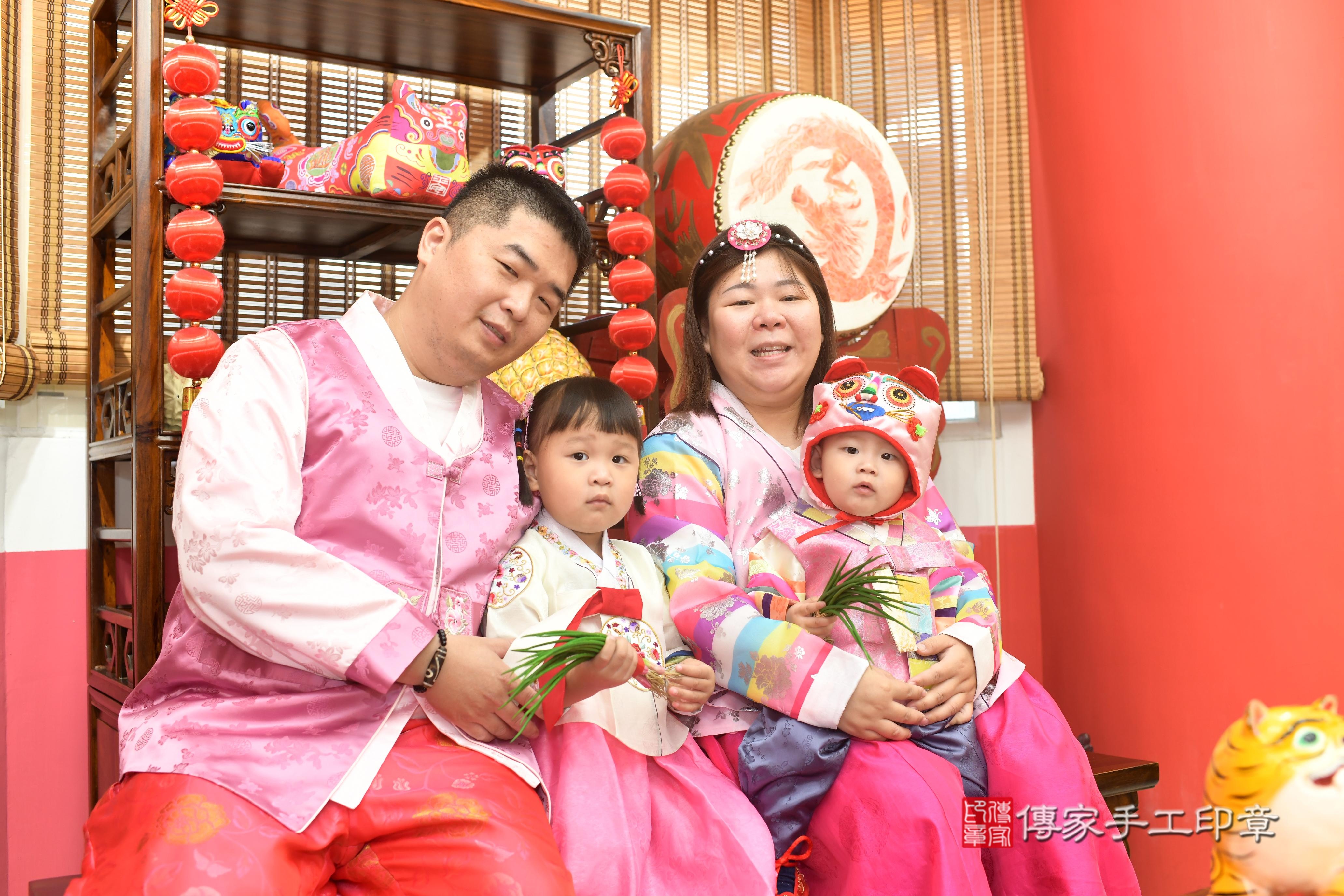 傳家手工印章高雄店、抓周、度脺、中國風會場、傳家嬰兒古禮、吉祥話、抓周道具物品24種、拍照。抓周證書。寶寶抓周、滿周歲、生日快樂、祝福
