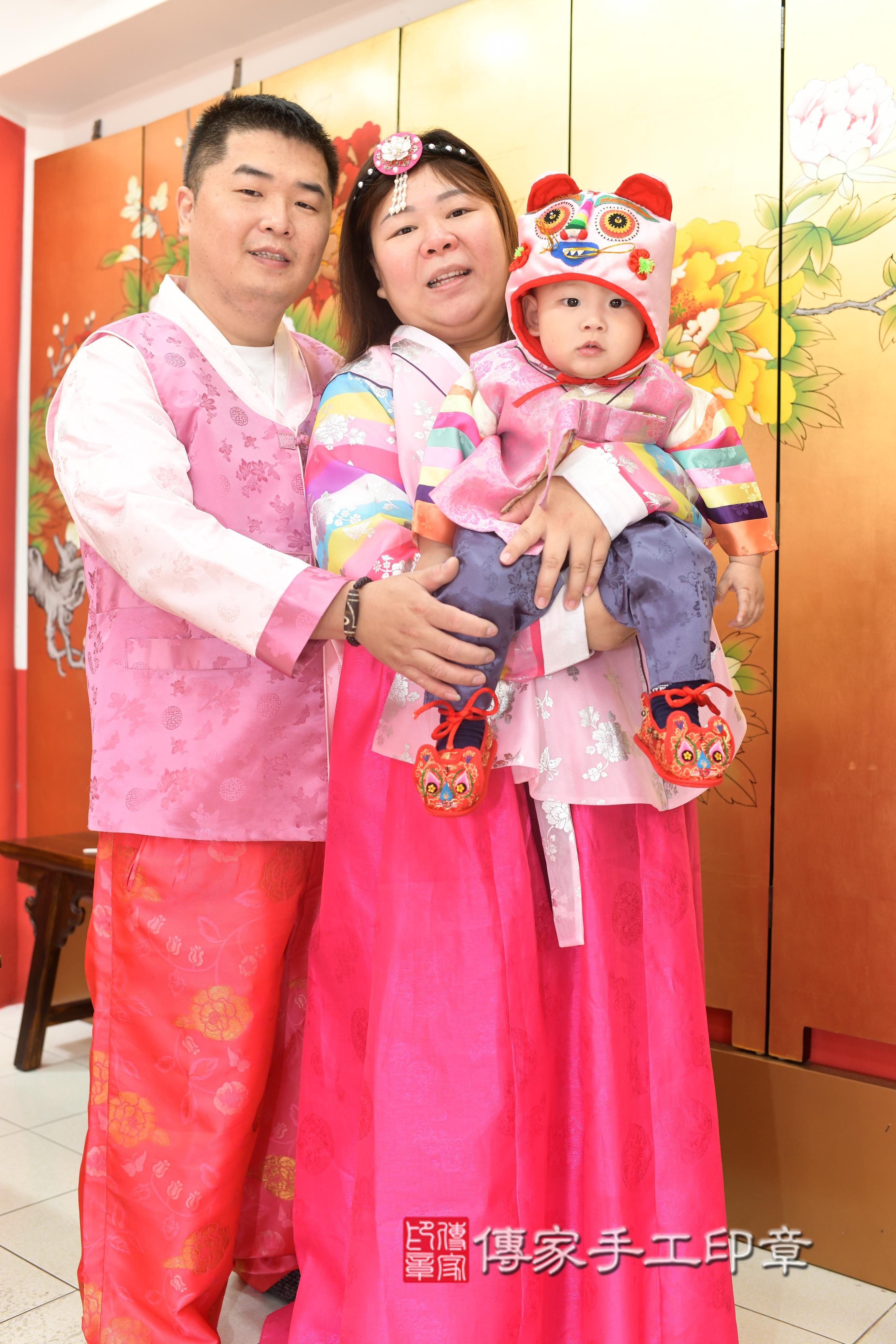 傳家手工印章高雄店、抓周、度脺、中國風會場、傳家嬰兒古禮、吉祥話、抓周道具物品24種、拍照。抓周證書。寶寶抓周、滿周歲、生日快樂、祝福