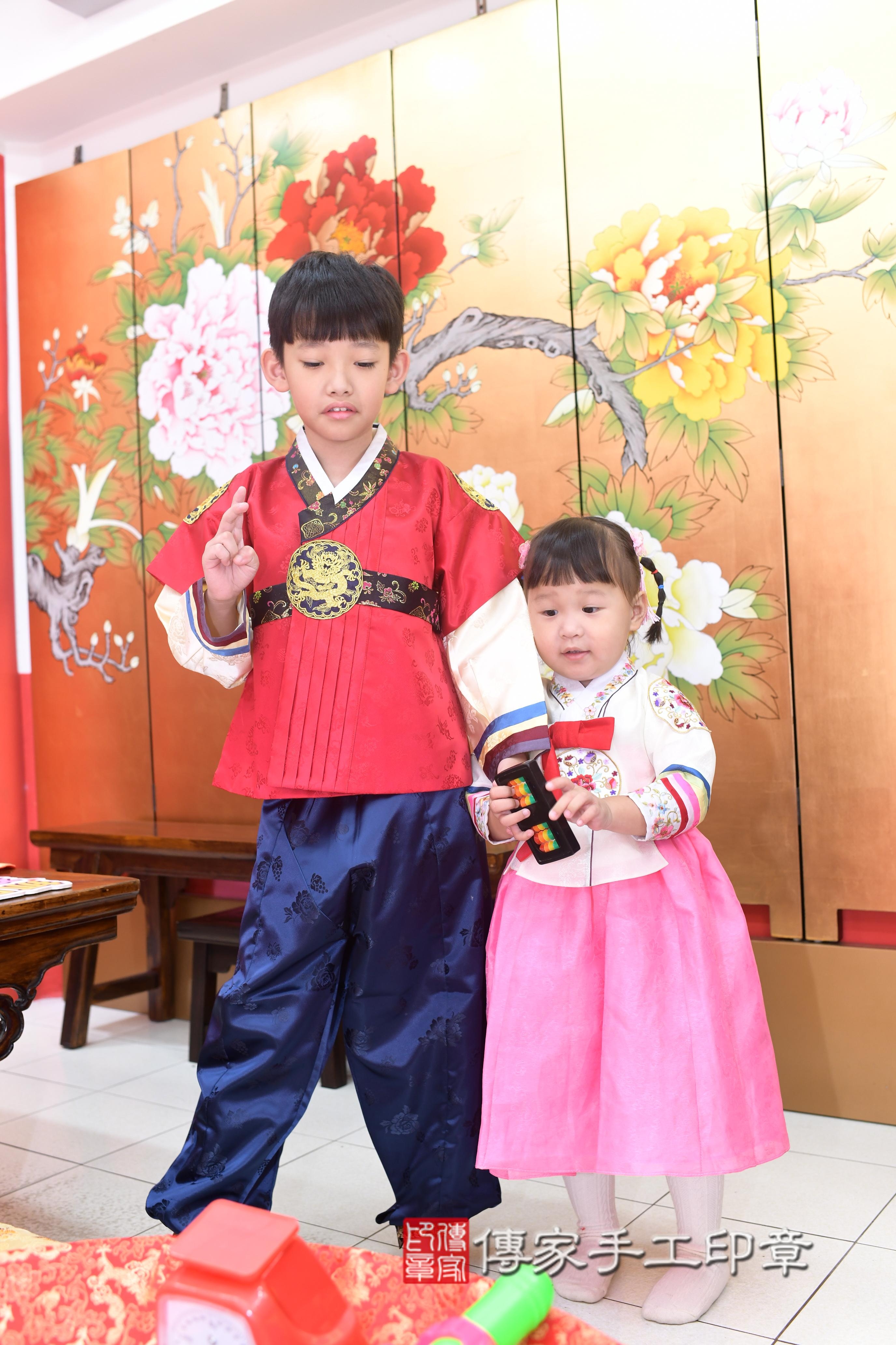 傳家手工印章高雄店、抓周、度脺、中國風會場、傳家嬰兒古禮、吉祥話、抓周道具物品24種、拍照。抓周證書。寶寶抓周、滿周歲、生日快樂、祝福