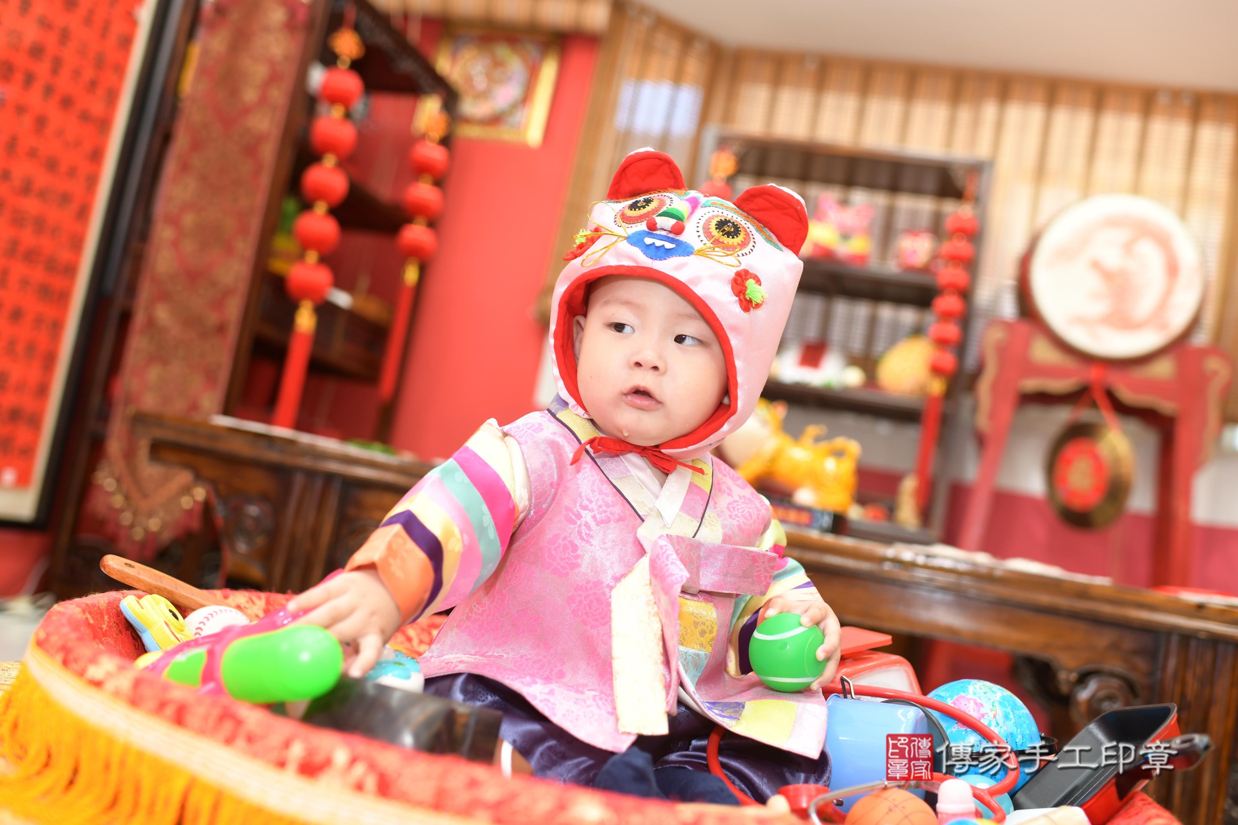 傳家手工印章高雄店、抓周、度脺、中國風會場、傳家嬰兒古禮、吉祥話、抓周道具物品24種、拍照。抓周證書。寶寶抓周、滿周歲、生日快樂、祝福