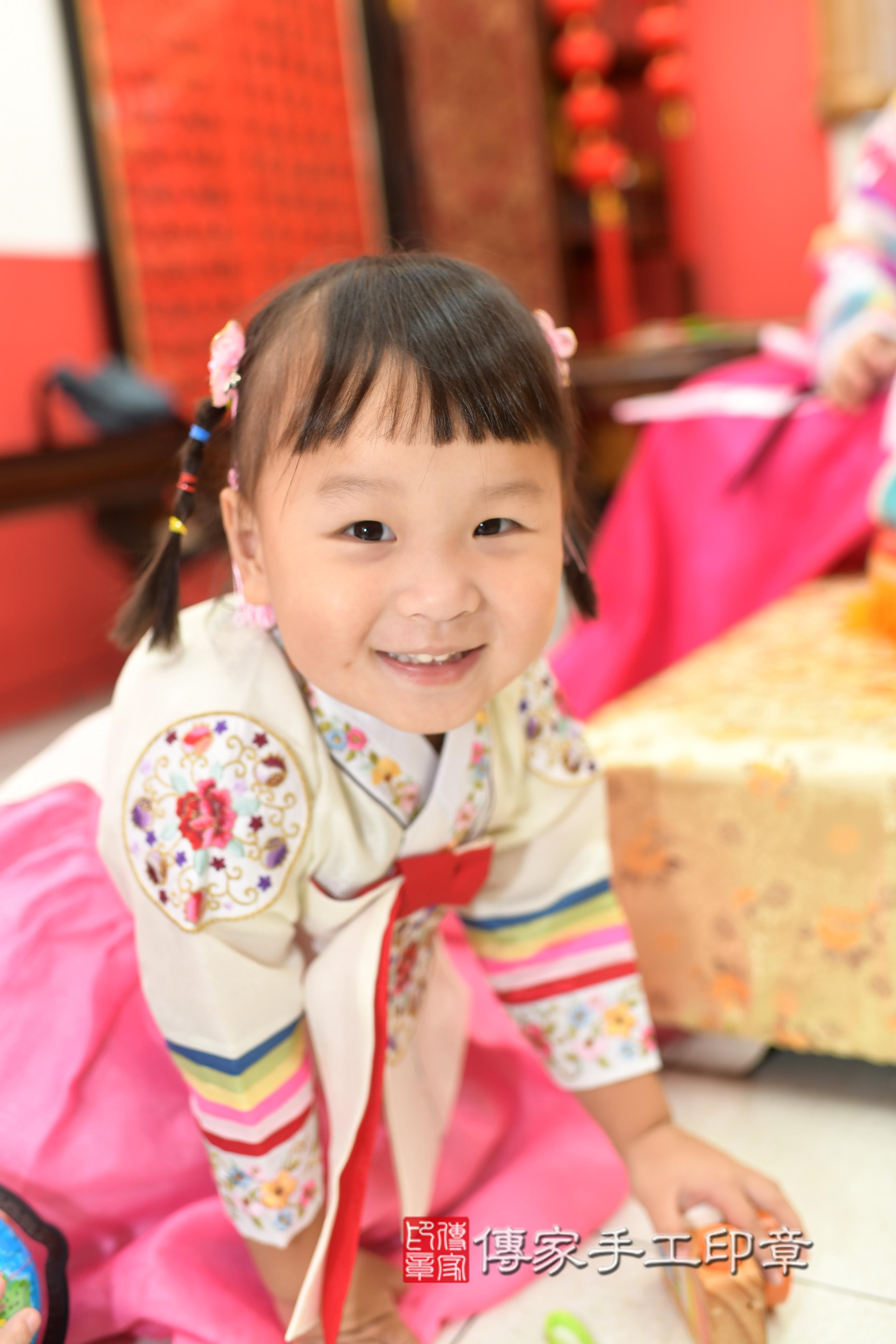 傳家手工印章高雄店、抓周、度脺、中國風會場、傳家嬰兒古禮、吉祥話、抓周道具物品24種、拍照。抓周證書。寶寶抓周、滿周歲、生日快樂、祝福