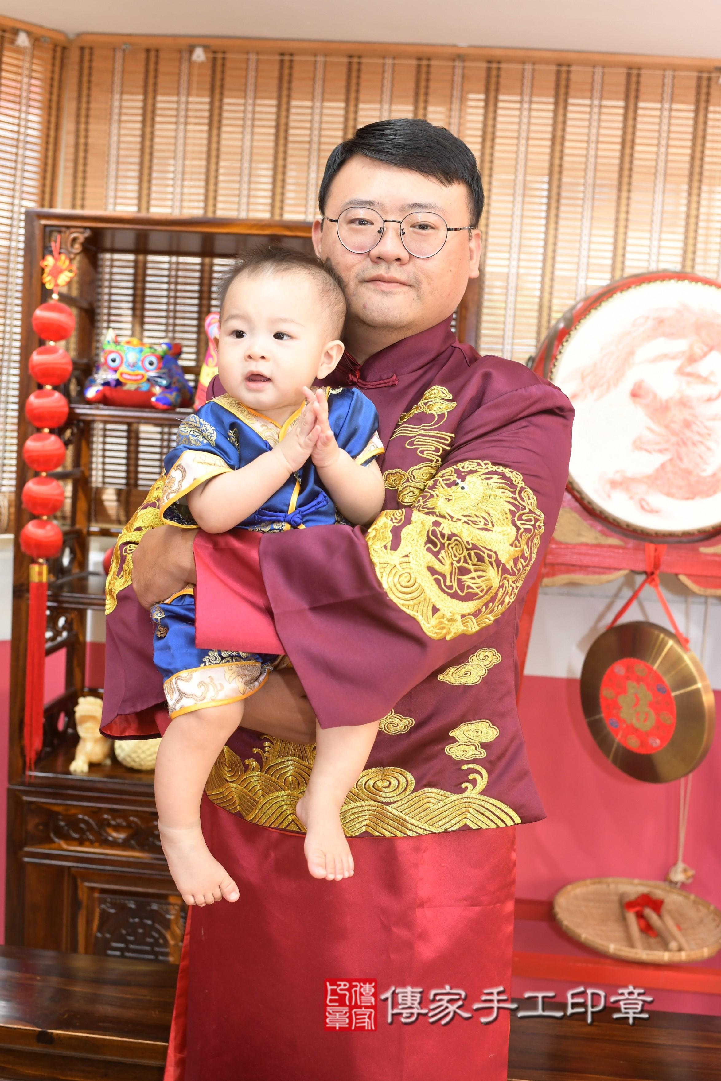 傳家手工印章高雄店、抓周、度脺、中國風會場、傳家嬰兒古禮、吉祥話、抓周道具物品24種、拍照。抓周證書。寶寶抓周、滿周歲、生日快樂、祝福