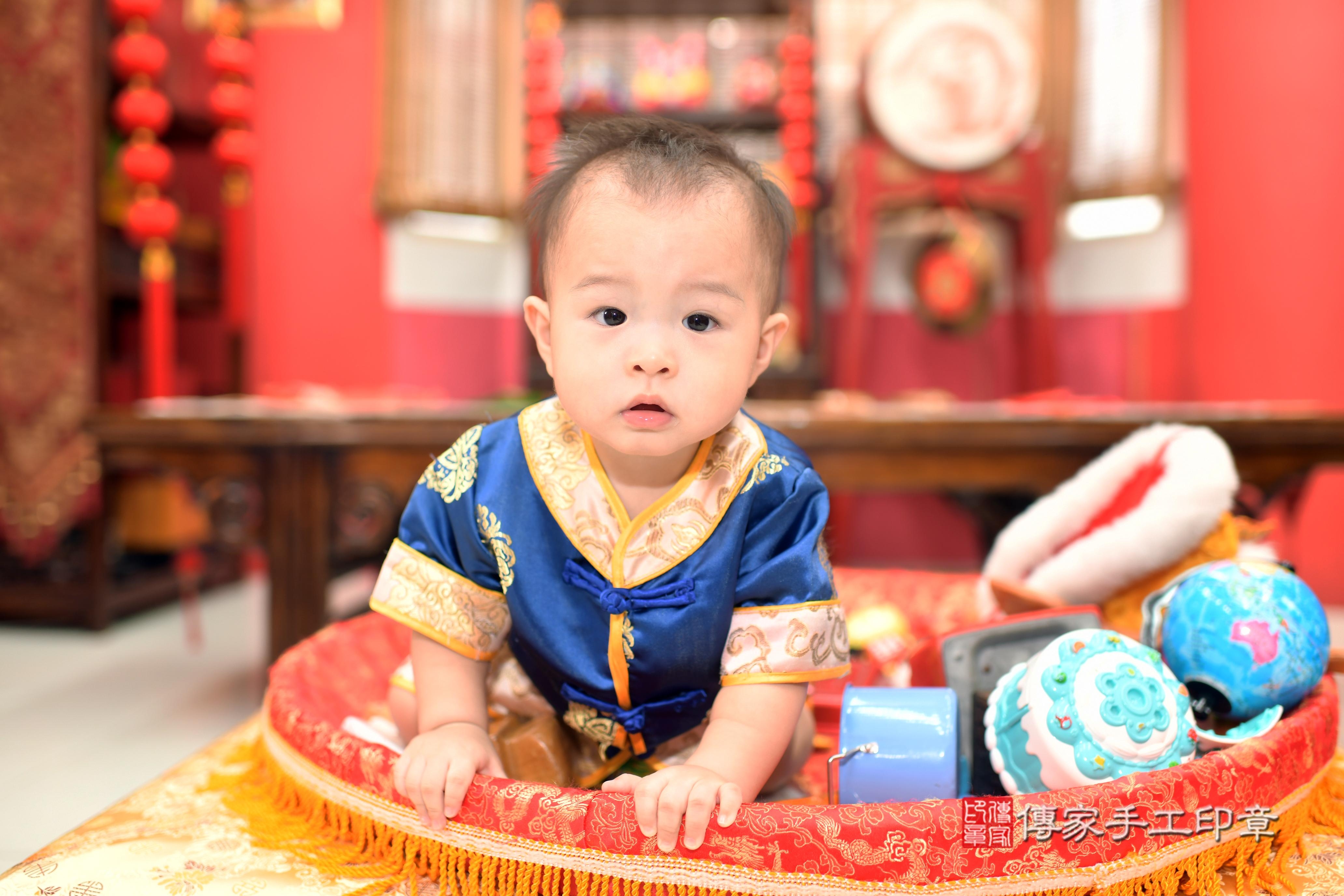 傳家手工印章高雄店、抓周、度脺、中國風會場、傳家嬰兒古禮、吉祥話、抓周道具物品24種、拍照。抓周證書。寶寶抓周、滿周歲、生日快樂、祝福