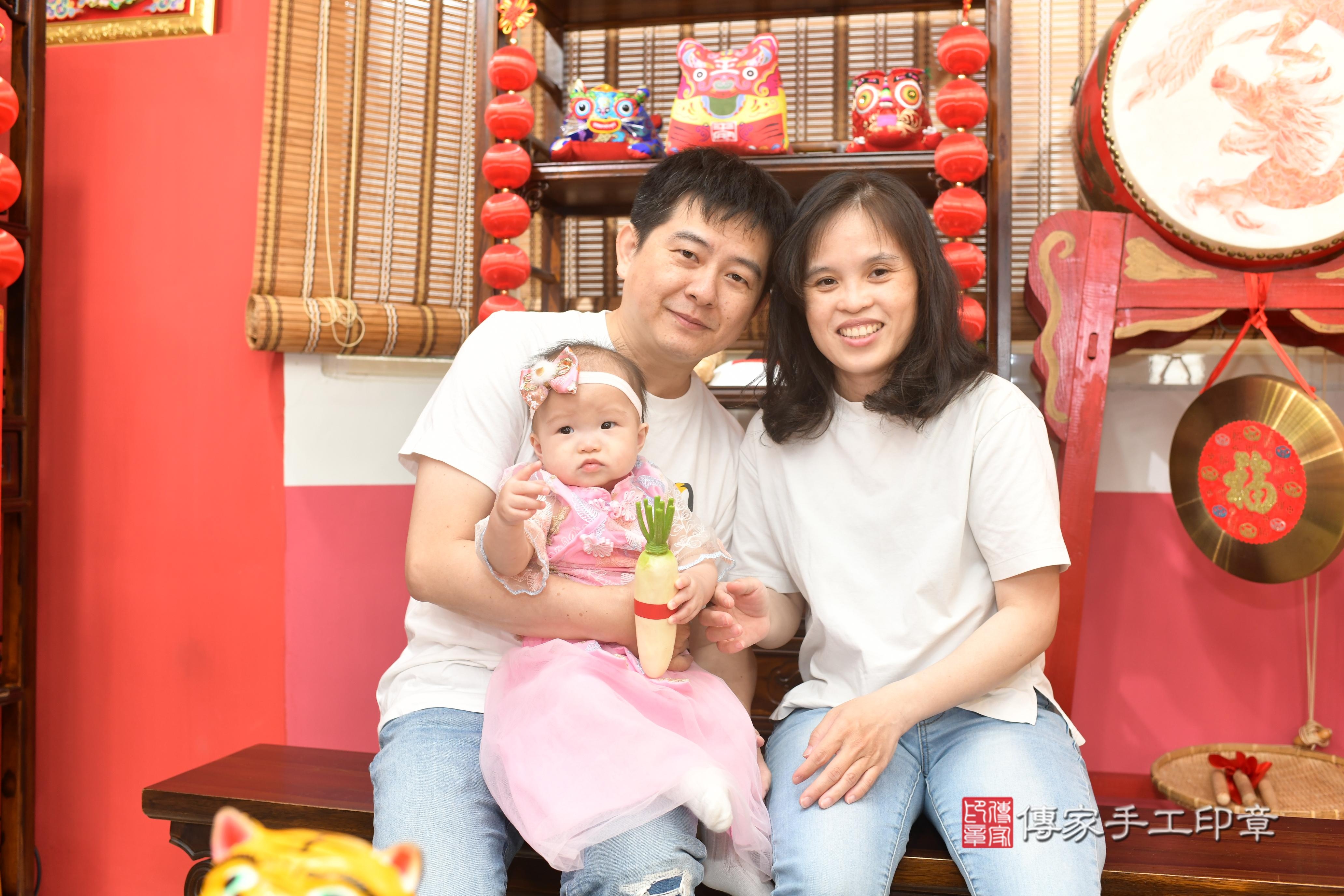 傳家手工印章高雄店、抓周、度脺、中國風會場、傳家嬰兒古禮、吉祥話、抓周道具物品24種、拍照。抓周證書。寶寶抓周、滿周歲、生日快樂、祝福
