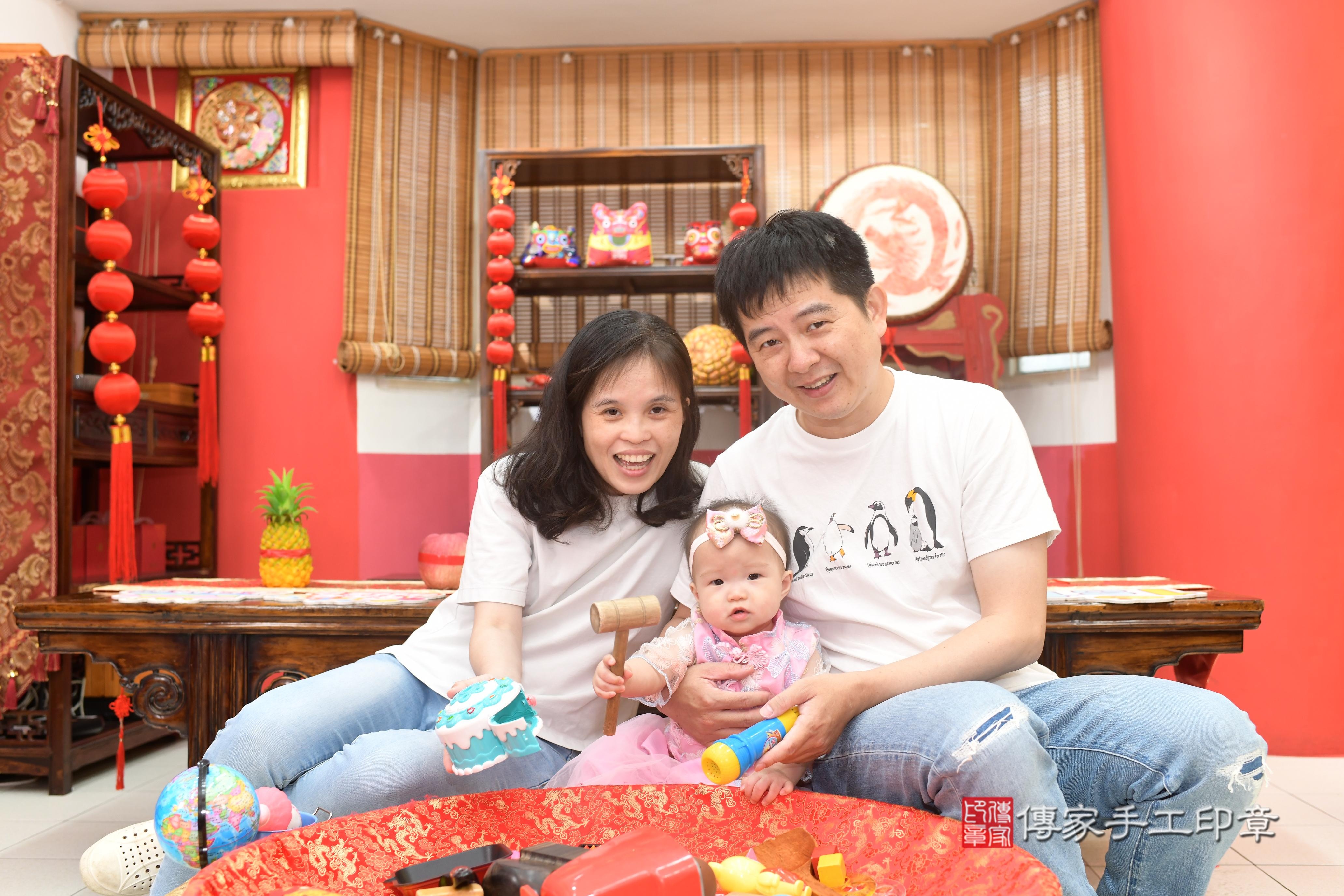傳家手工印章高雄店、抓周、度脺、中國風會場、傳家嬰兒古禮、吉祥話、抓周道具物品24種、拍照。抓周證書。寶寶抓周、滿周歲、生日快樂、祝福