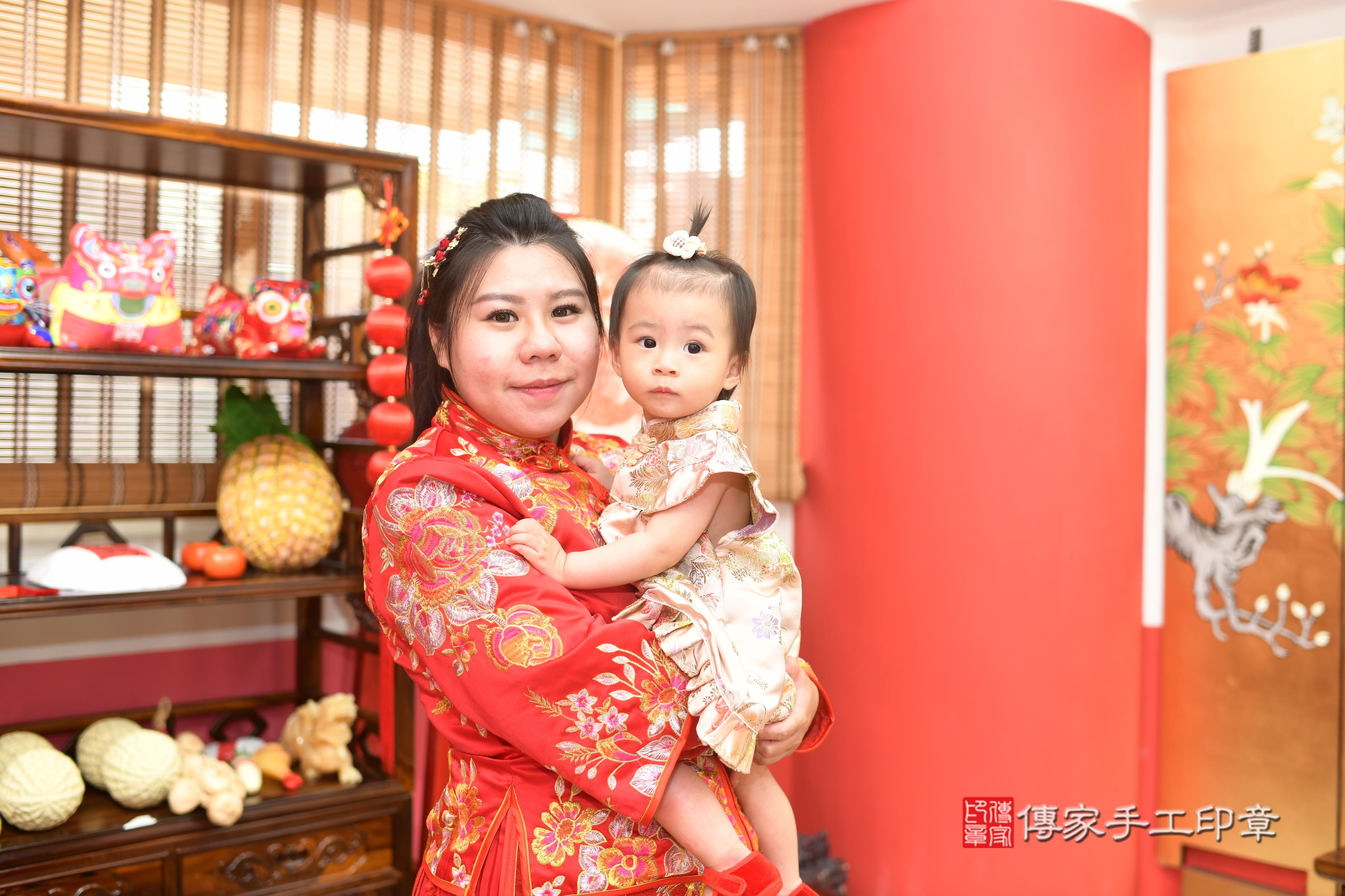 傳家手工印章高雄店、抓周、度脺、中國風會場、傳家嬰兒古禮、吉祥話、抓周道具物品24種、拍照。抓周證書。寶寶抓周、滿周歲、生日快樂、祝福