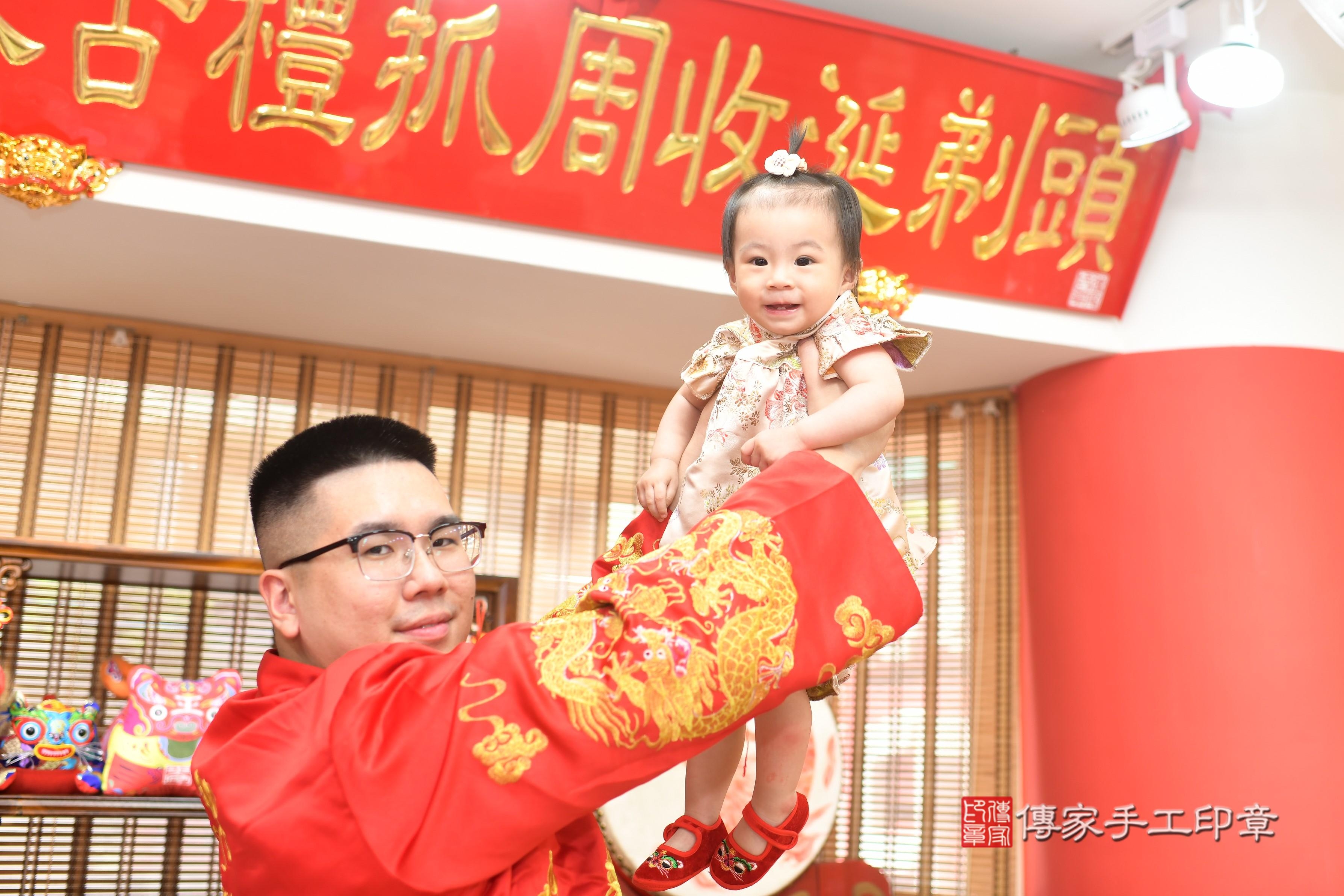 傳家手工印章高雄店、抓周、度脺、中國風會場、傳家嬰兒古禮、吉祥話、抓周道具物品24種、拍照。抓周證書。寶寶抓周、滿周歲、生日快樂、祝福
