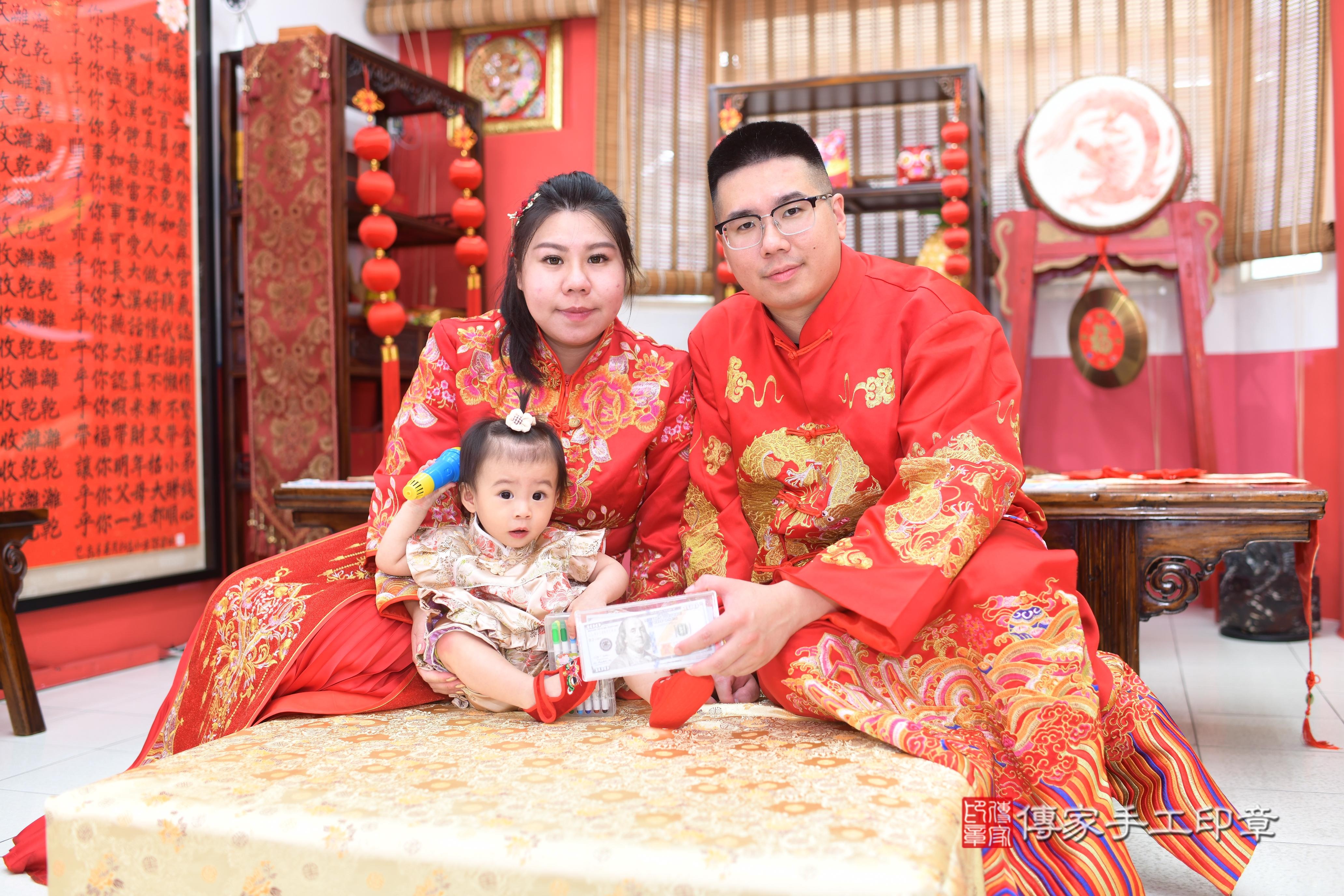 傳家手工印章高雄店、抓周、度脺、中國風會場、傳家嬰兒古禮、吉祥話、抓周道具物品24種、拍照。抓周證書。寶寶抓周、滿周歲、生日快樂、祝福