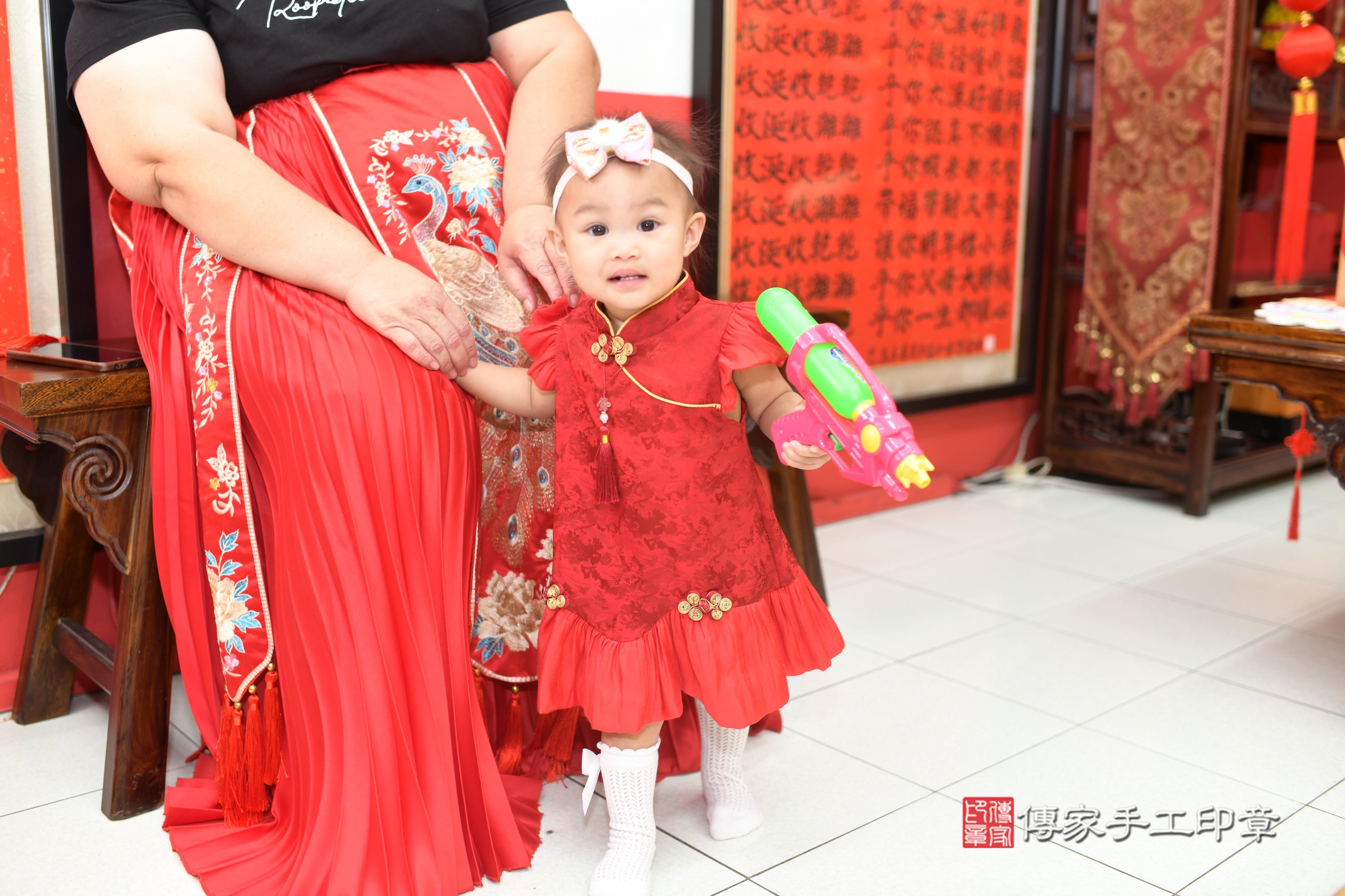 傳家手工印章高雄店、抓周、度脺、中國風會場、傳家嬰兒古禮、吉祥話、抓周道具物品24種、拍照。抓周證書。寶寶抓周、滿周歲、生日快樂、祝福