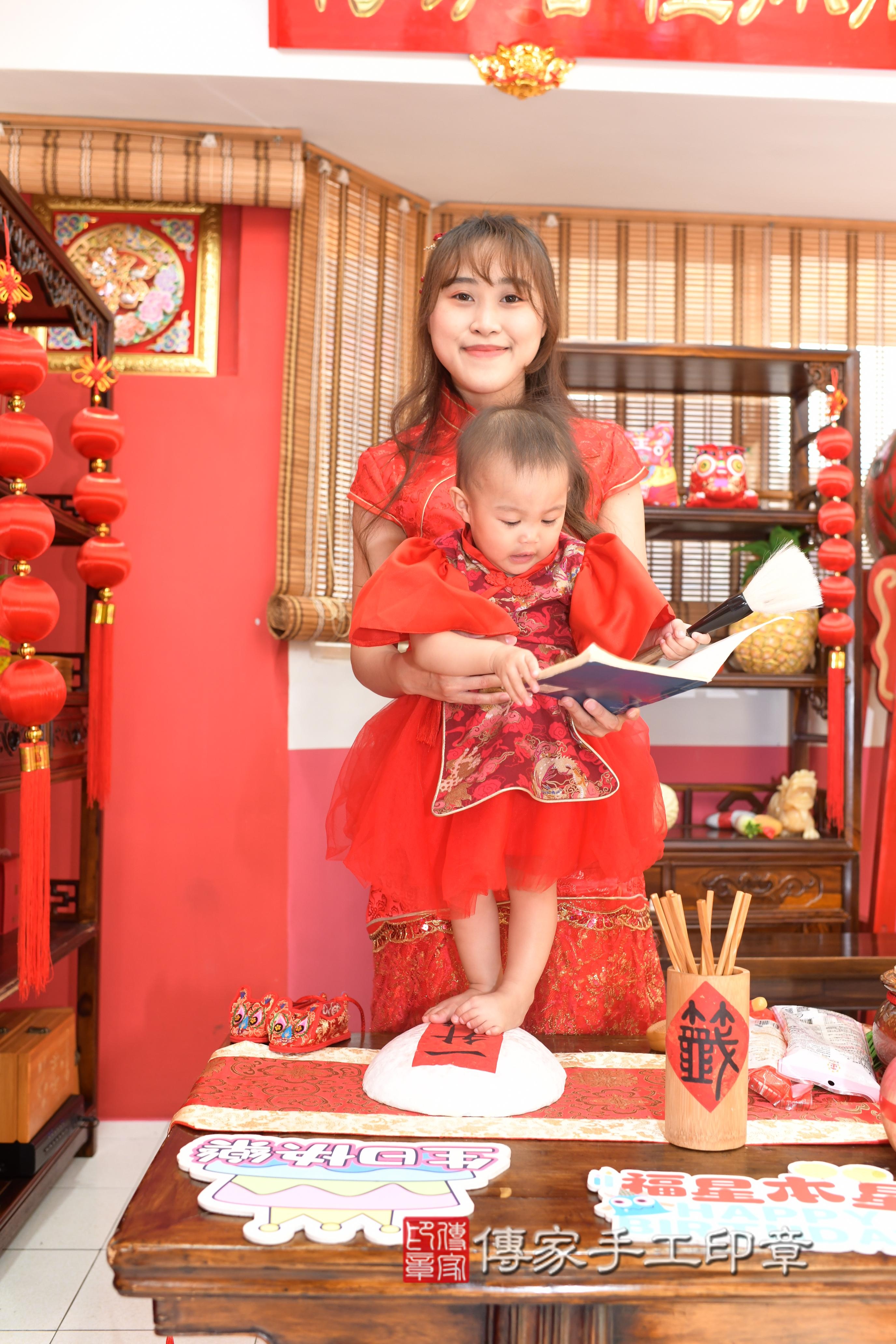 傳家手工印章高雄店、抓周、度脺、中國風會場、傳家嬰兒古禮、吉祥話、抓周道具物品24種、拍照。抓周證書。寶寶抓周、滿周歲、生日快樂、祝福
