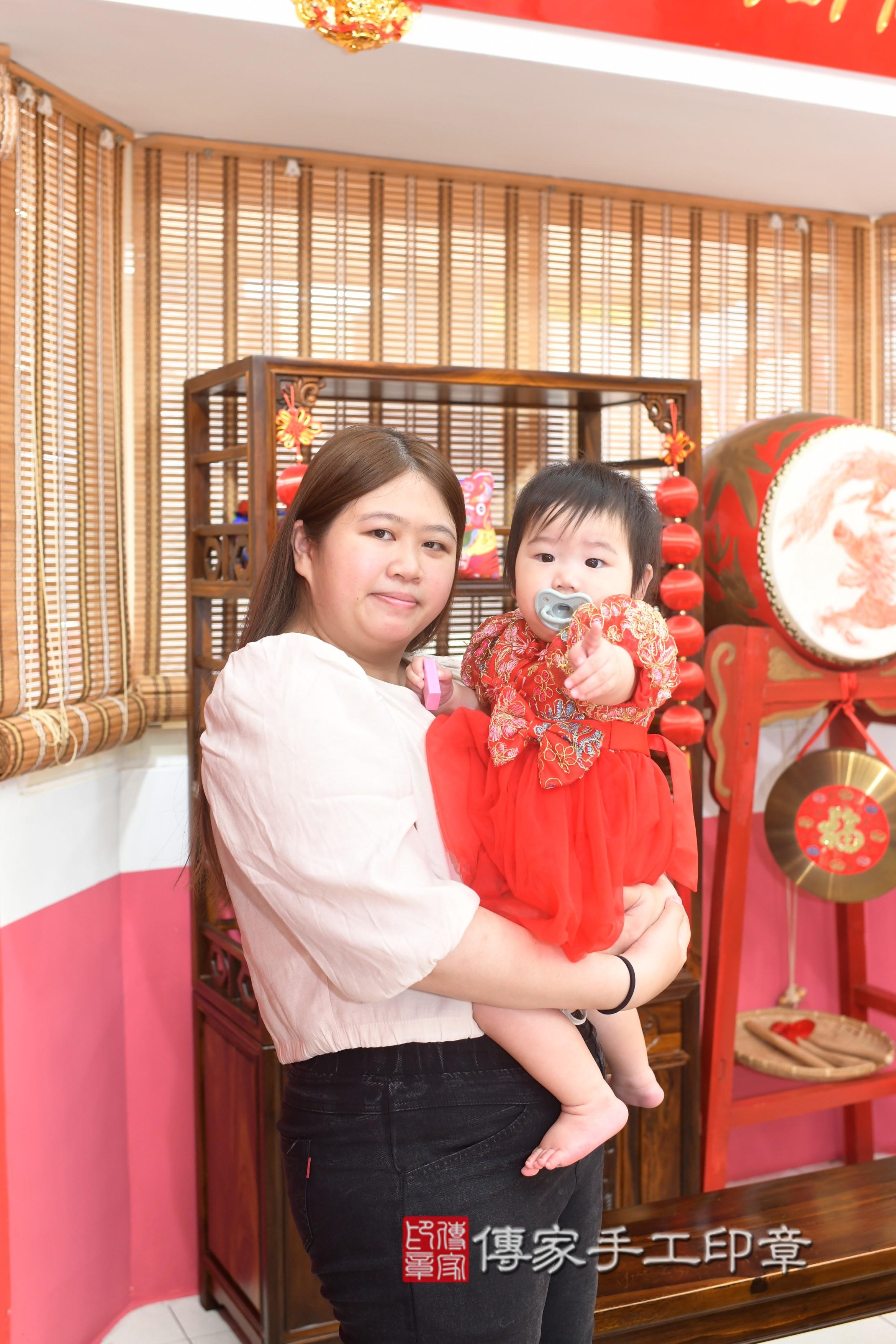傳家手工印章高雄店、抓周、度脺、中國風會場、傳家嬰兒古禮、吉祥話、抓周道具物品24種、拍照。抓周證書。寶寶抓周、滿周歲、生日快樂、祝福