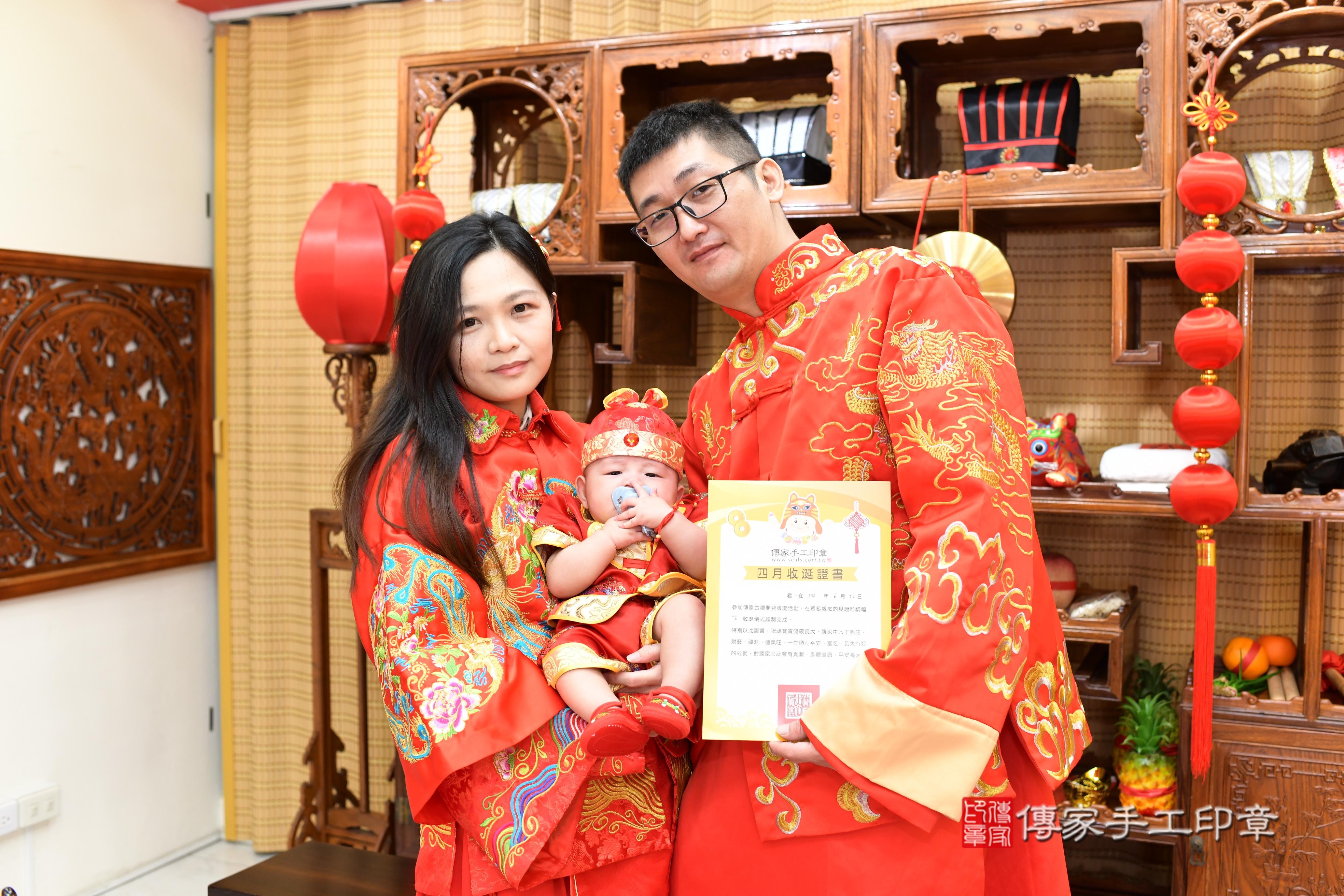 傳家手工印章台南店、抓周、度脺、中國風會場、傳家嬰兒古禮、吉祥話、抓周道具物品24種、拍照。抓周證書。寶寶抓周、滿周歲、生日快樂、祝福