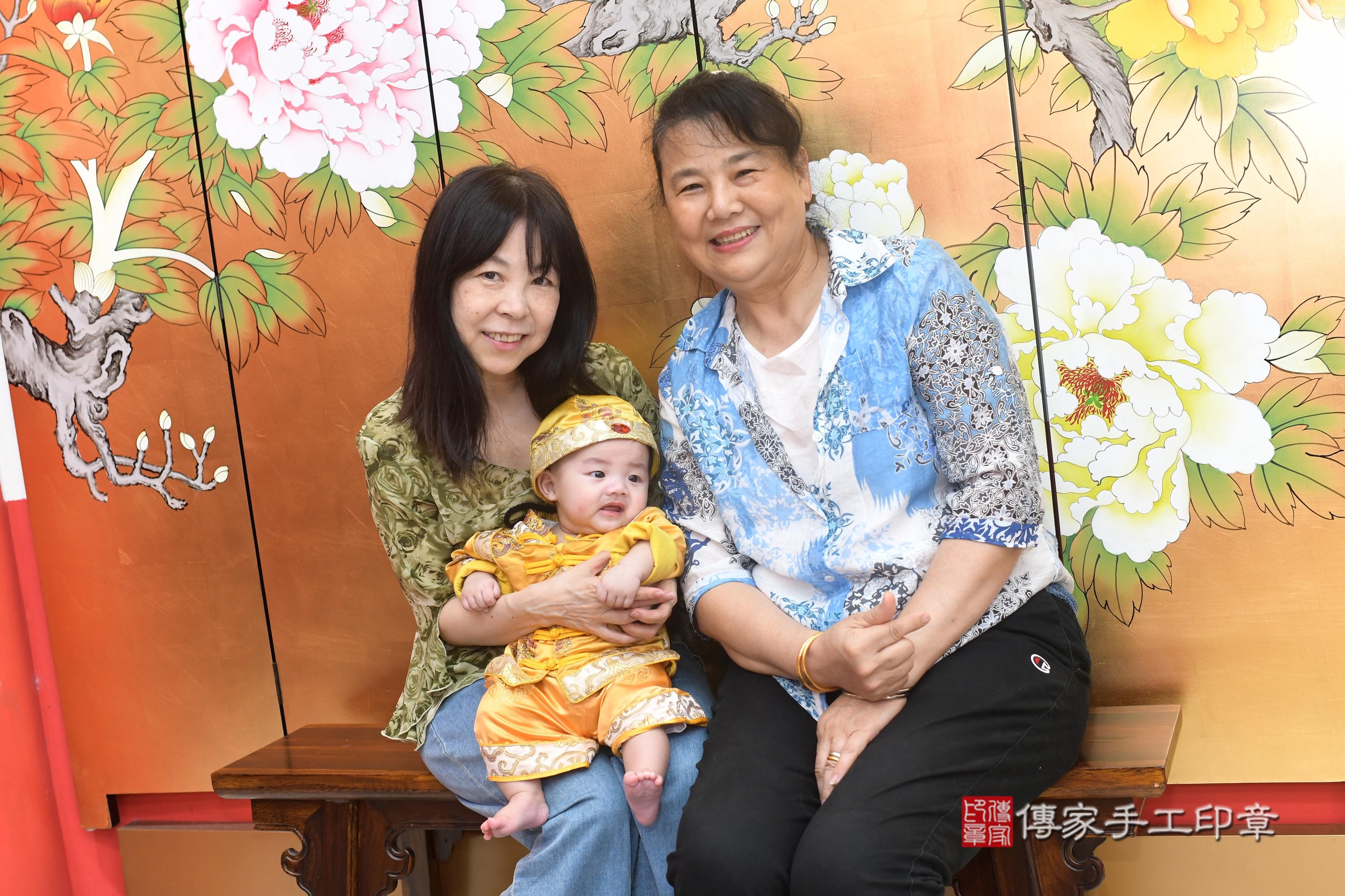 傳家手工印章高雄店、抓周、度脺、中國風會場、傳家嬰兒古禮、吉祥話、抓周道具物品24種、拍照。抓周證書。寶寶抓周、滿周歲、生日快樂、祝福