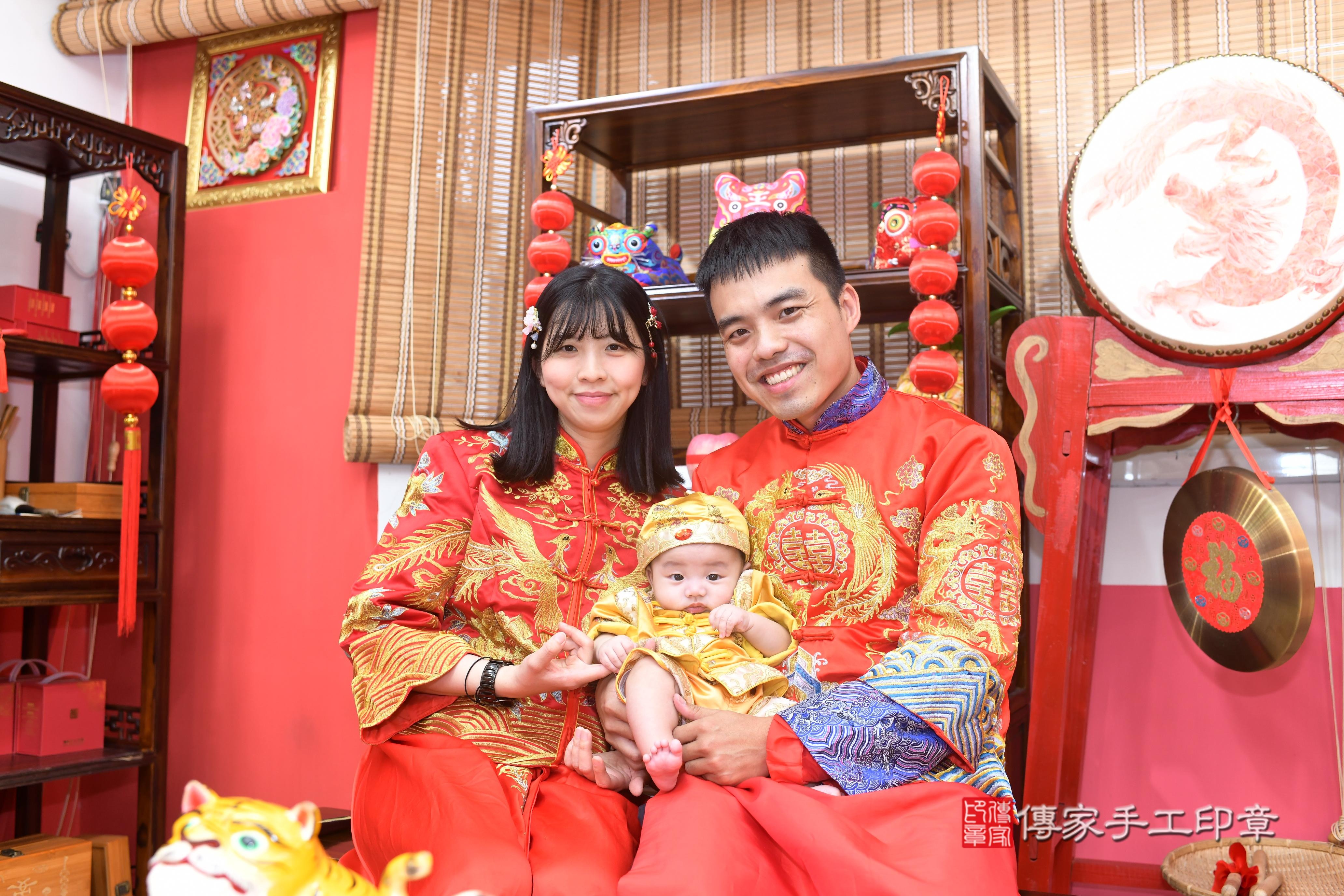 傳家手工印章高雄店、抓周、度脺、中國風會場、傳家嬰兒古禮、吉祥話、抓周道具物品24種、拍照。抓周證書。寶寶抓周、滿周歲、生日快樂、祝福