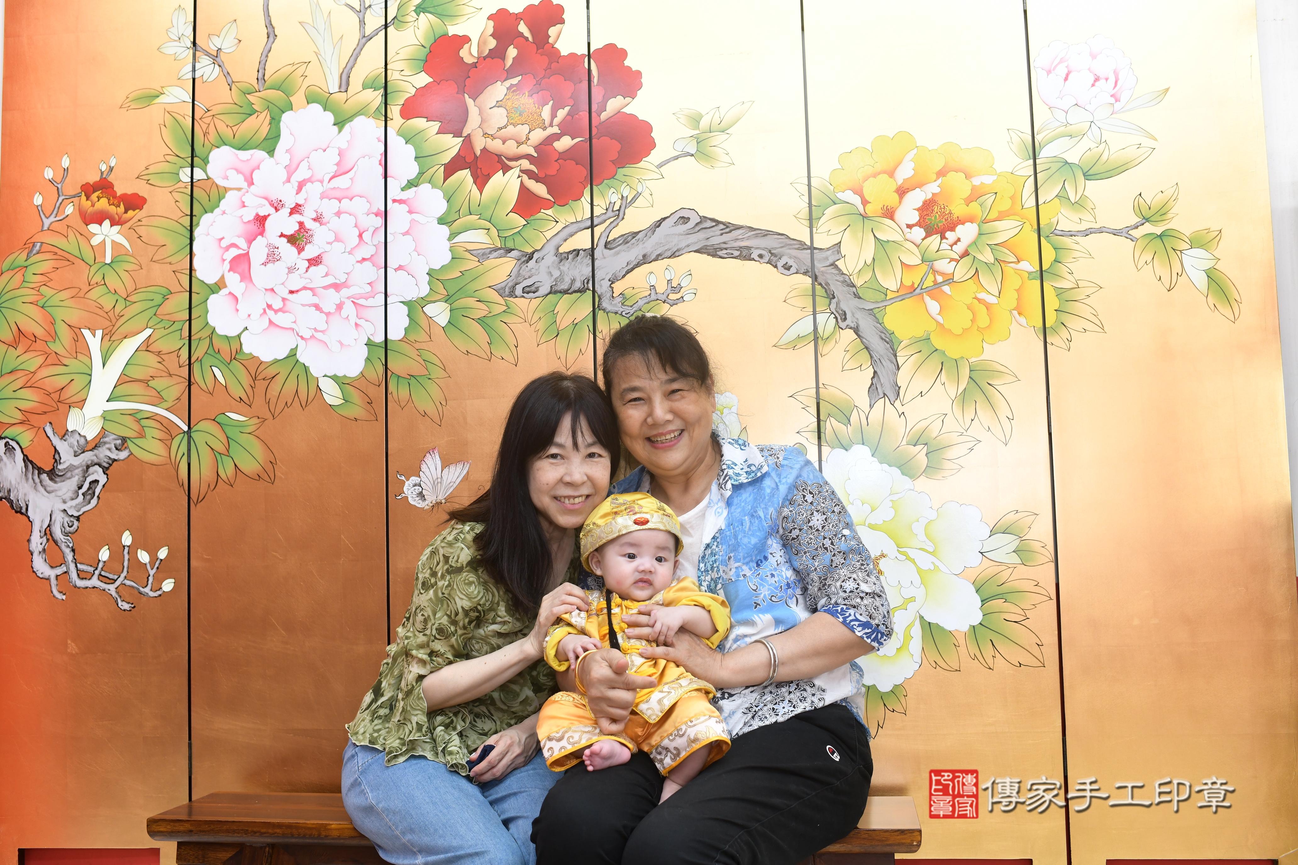 傳家手工印章高雄店、抓周、度脺、中國風會場、傳家嬰兒古禮、吉祥話、抓周道具物品24種、拍照。抓周證書。寶寶抓周、滿周歲、生日快樂、祝福