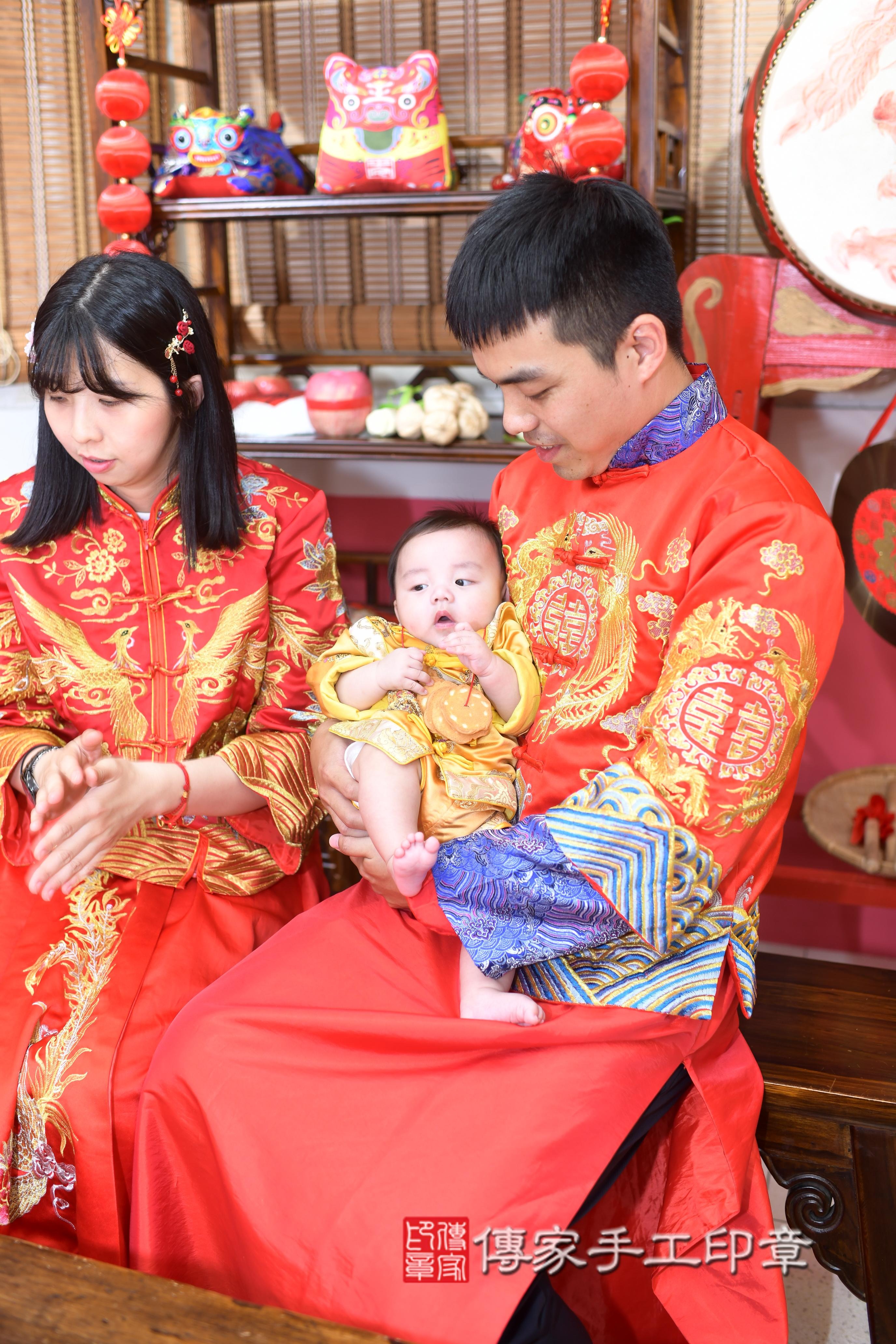 傳家手工印章高雄店、抓周、度脺、中國風會場、傳家嬰兒古禮、吉祥話、抓周道具物品24種、拍照。抓周證書。寶寶抓周、滿周歲、生日快樂、祝福