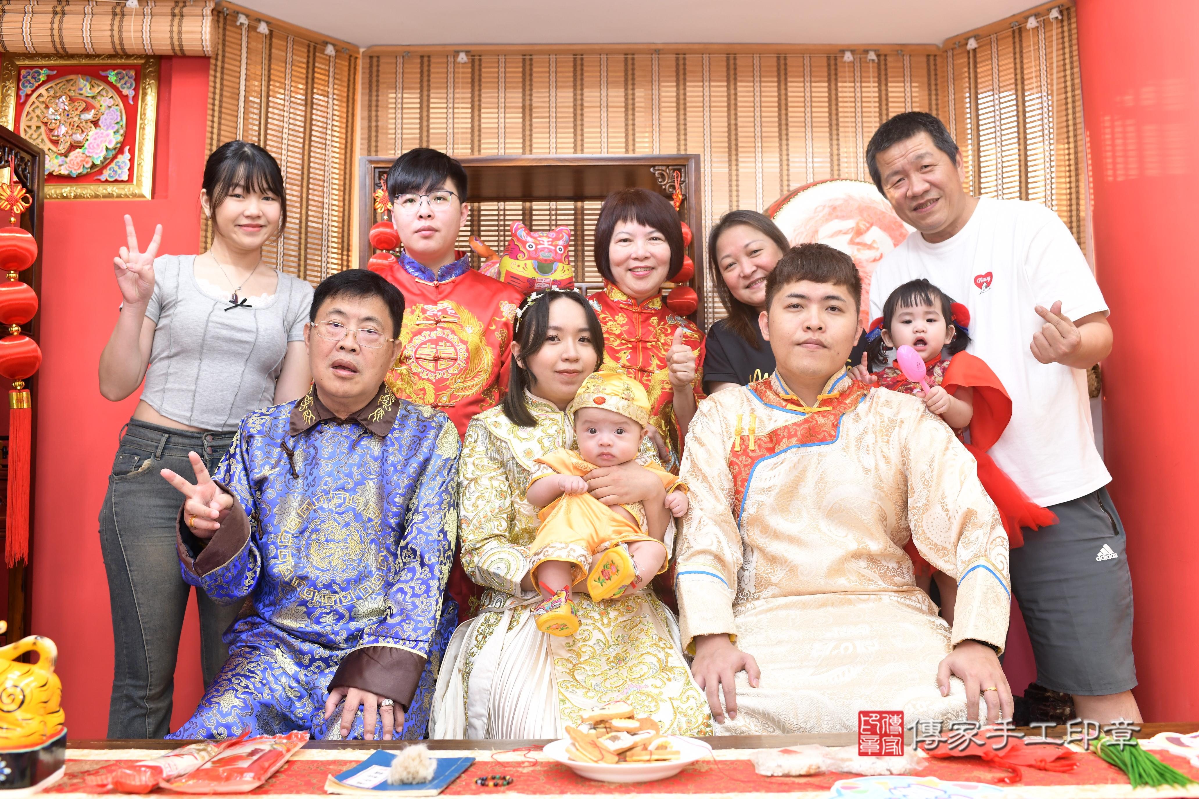 傳家手工印章高雄店、抓周、度脺、中國風會場、傳家嬰兒古禮、吉祥話、抓周道具物品24種、拍照。抓周證書。寶寶抓周、滿周歲、生日快樂、祝福