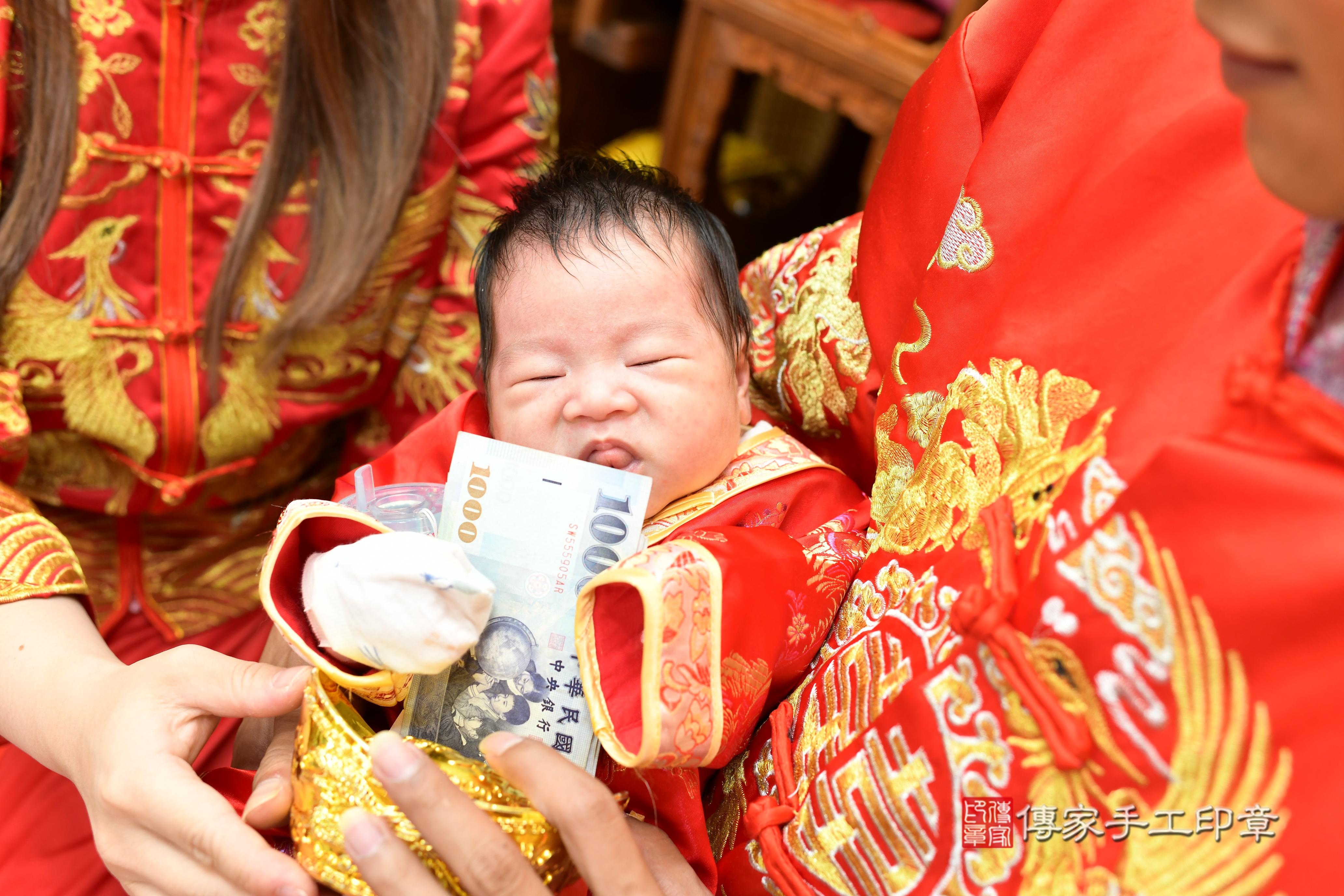 傳家手工印章台南店、抓周、度脺、中國風會場、傳家嬰兒古禮、吉祥話、抓周道具物品24種、拍照。抓周證書。寶寶抓周、滿周歲、生日快樂、祝福