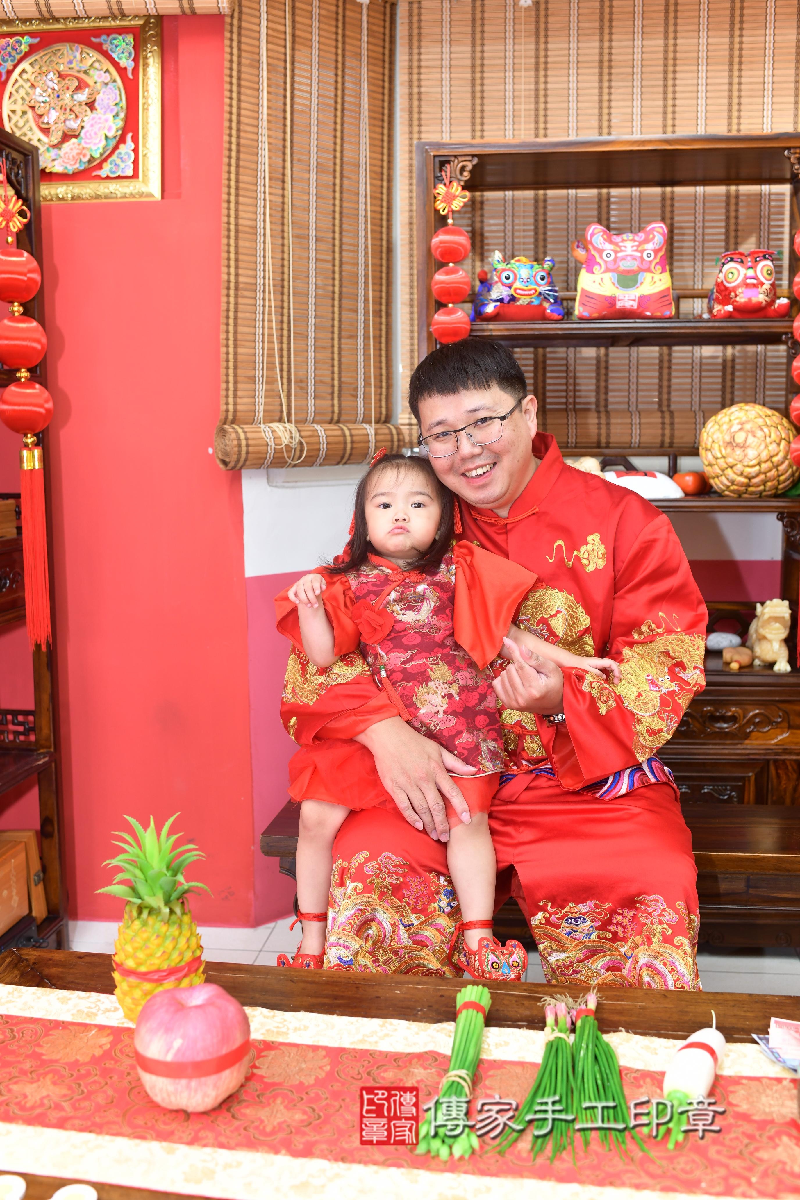 傳家手工印章高雄店、抓周、度脺、中國風會場、傳家嬰兒古禮、吉祥話、抓周道具物品24種、拍照。抓周證書。寶寶抓周、滿周歲、生日快樂、祝福