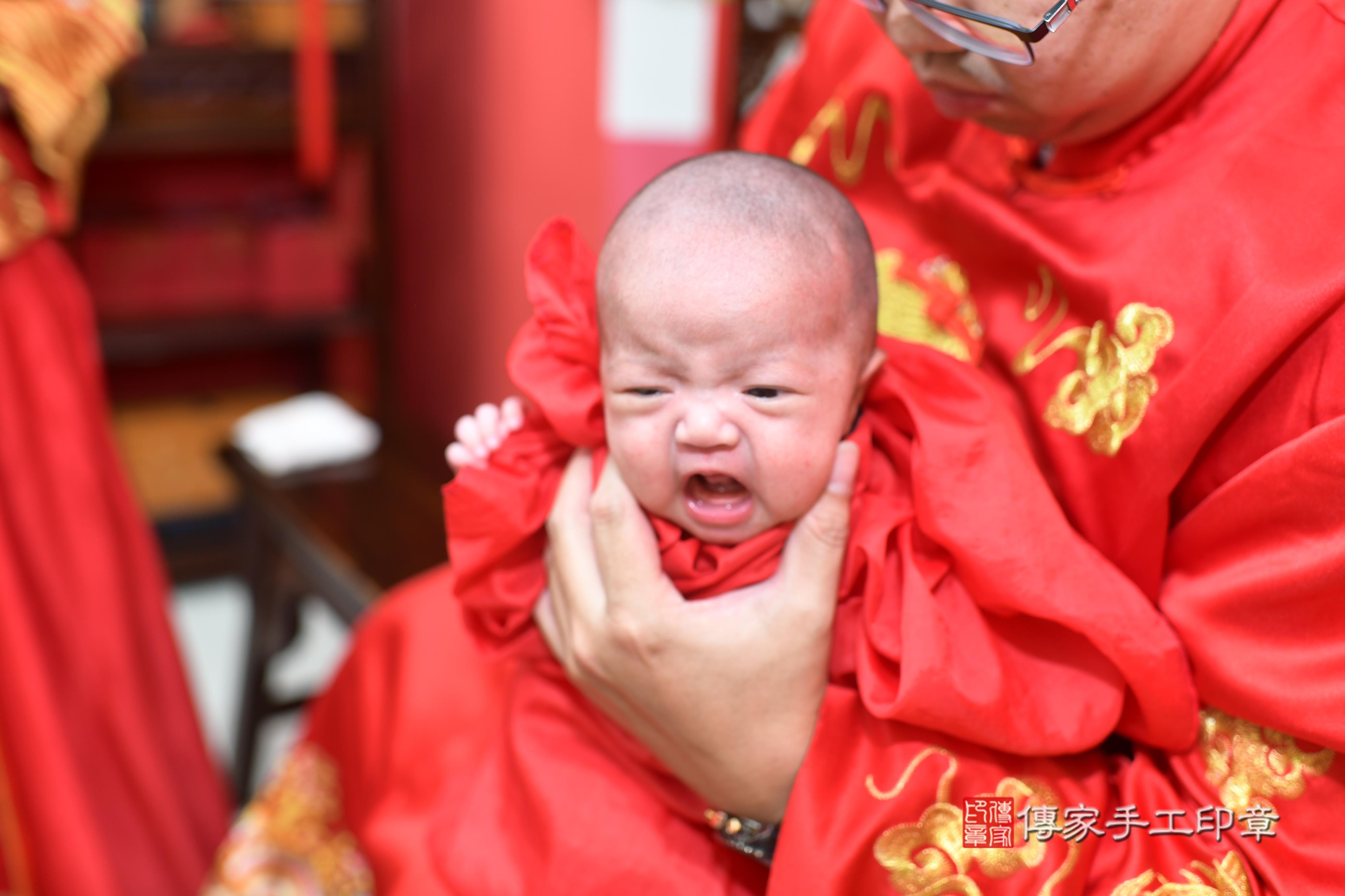 傳家手工印章高雄店、抓周、度脺、中國風會場、傳家嬰兒古禮、吉祥話、抓周道具物品24種、拍照。抓周證書。寶寶抓周、滿周歲、生日快樂、祝福