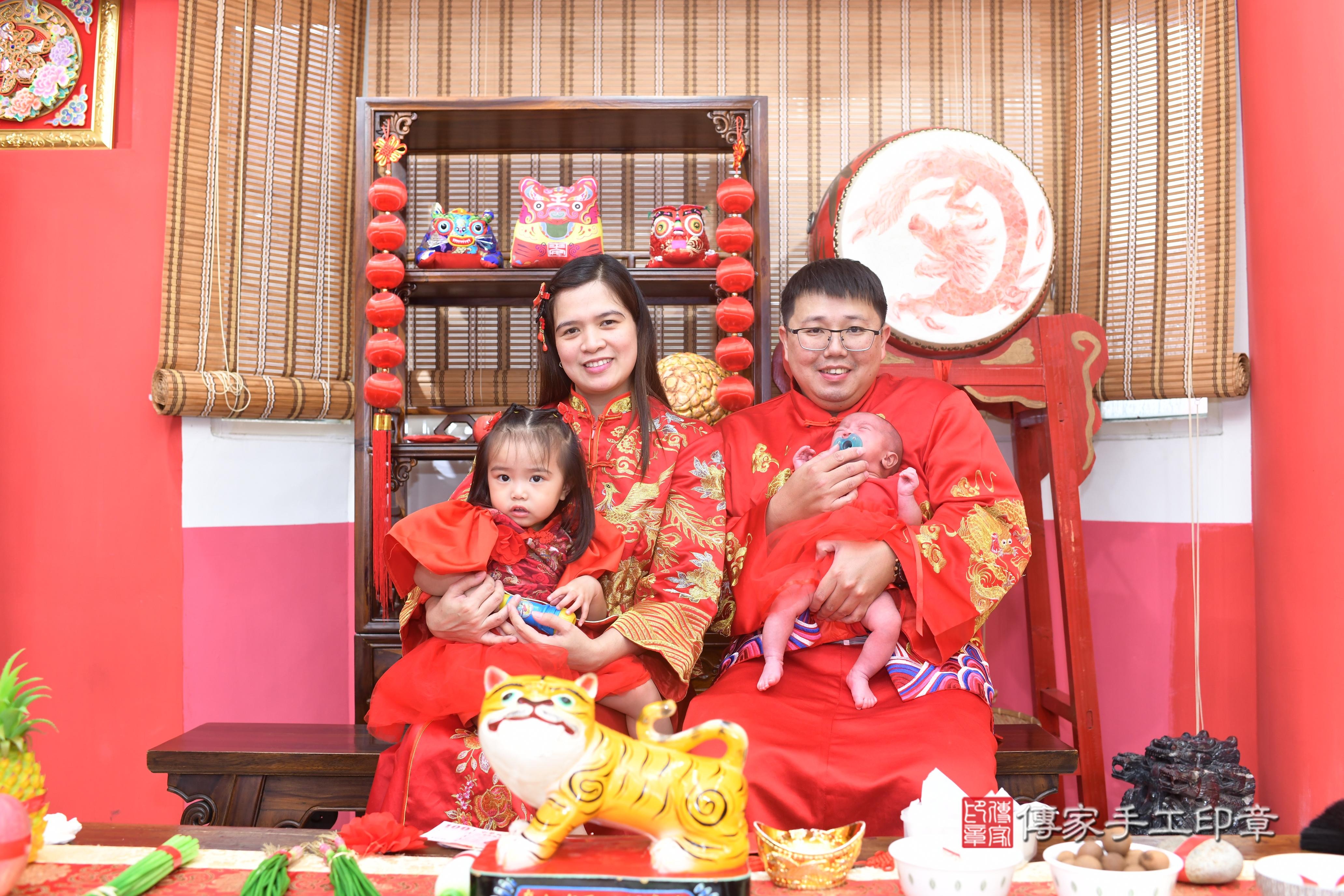 傳家手工印章高雄店、抓周、度脺、中國風會場、傳家嬰兒古禮、吉祥話、抓周道具物品24種、拍照。抓周證書。寶寶抓周、滿周歲、生日快樂、祝福
