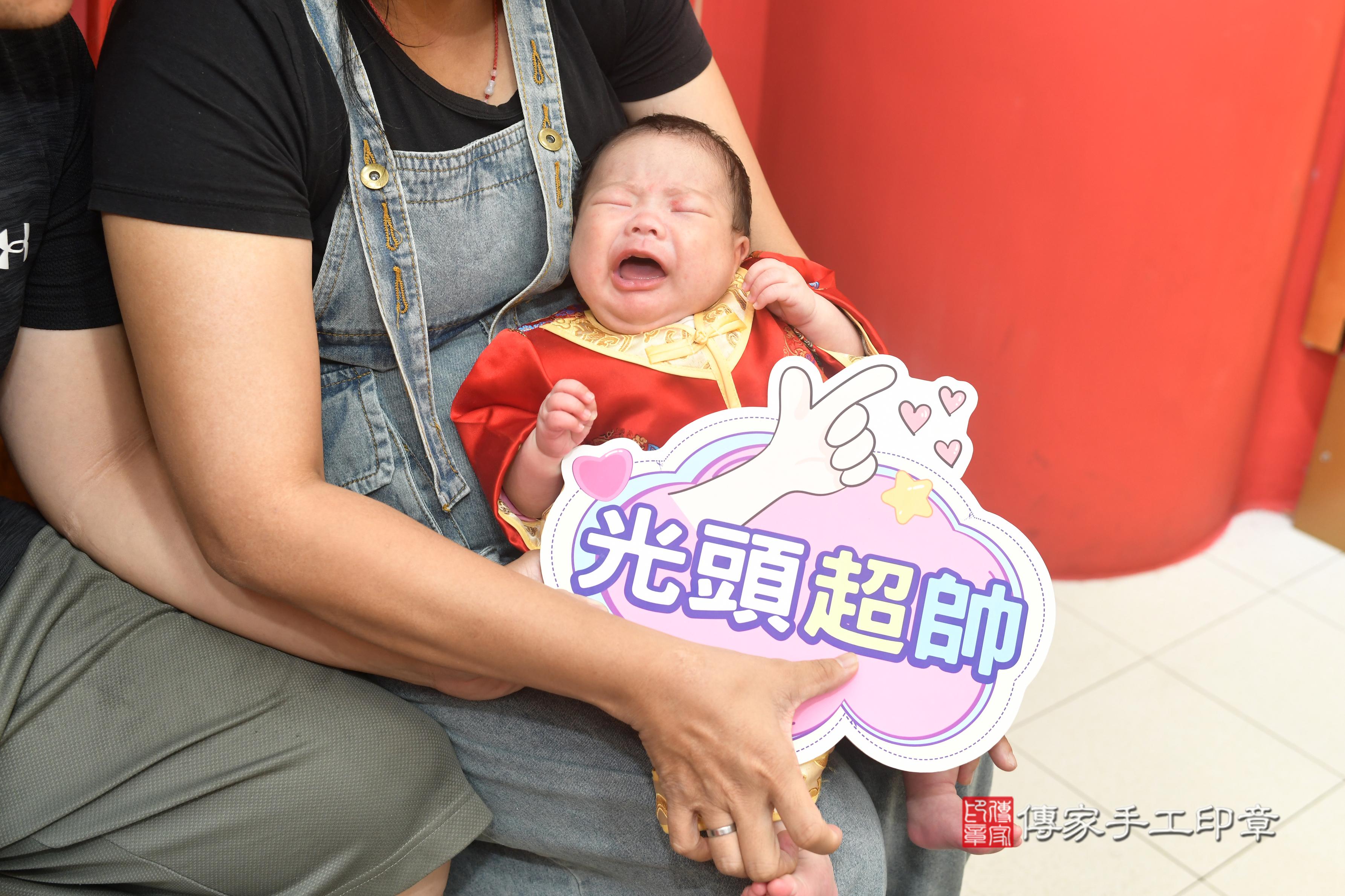 傳家手工印章高雄店、抓周、度脺、中國風會場、傳家嬰兒古禮、吉祥話、抓周道具物品24種、拍照。抓周證書。寶寶抓周、滿周歲、生日快樂、祝福