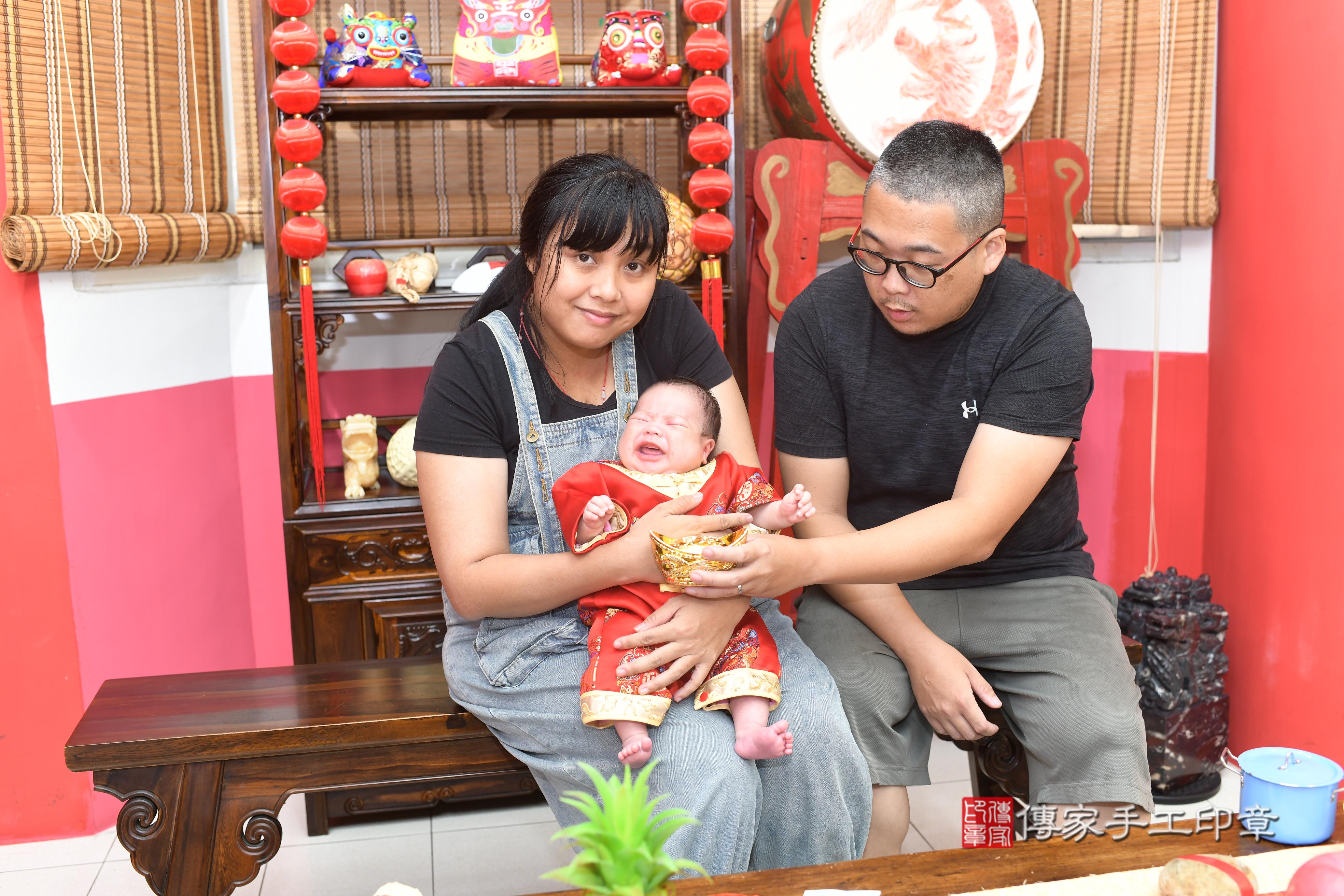 傳家手工印章高雄店、抓周、度脺、中國風會場、傳家嬰兒古禮、吉祥話、抓周道具物品24種、拍照。抓周證書。寶寶抓周、滿周歲、生日快樂、祝福