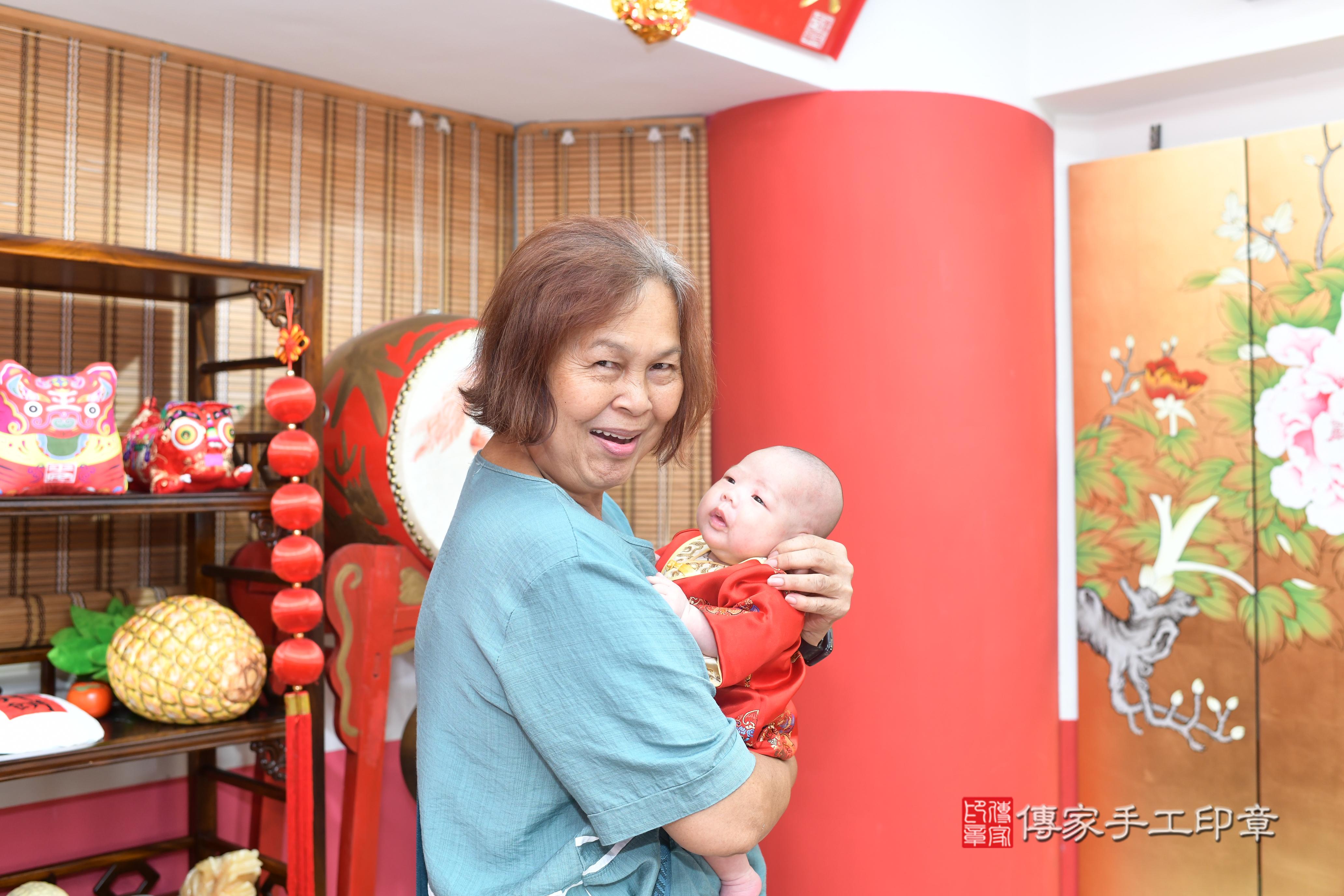 傳家手工印章高雄店、抓周、度脺、中國風會場、傳家嬰兒古禮、吉祥話、抓周道具物品24種、拍照。抓周證書。寶寶抓周、滿周歲、生日快樂、祝福