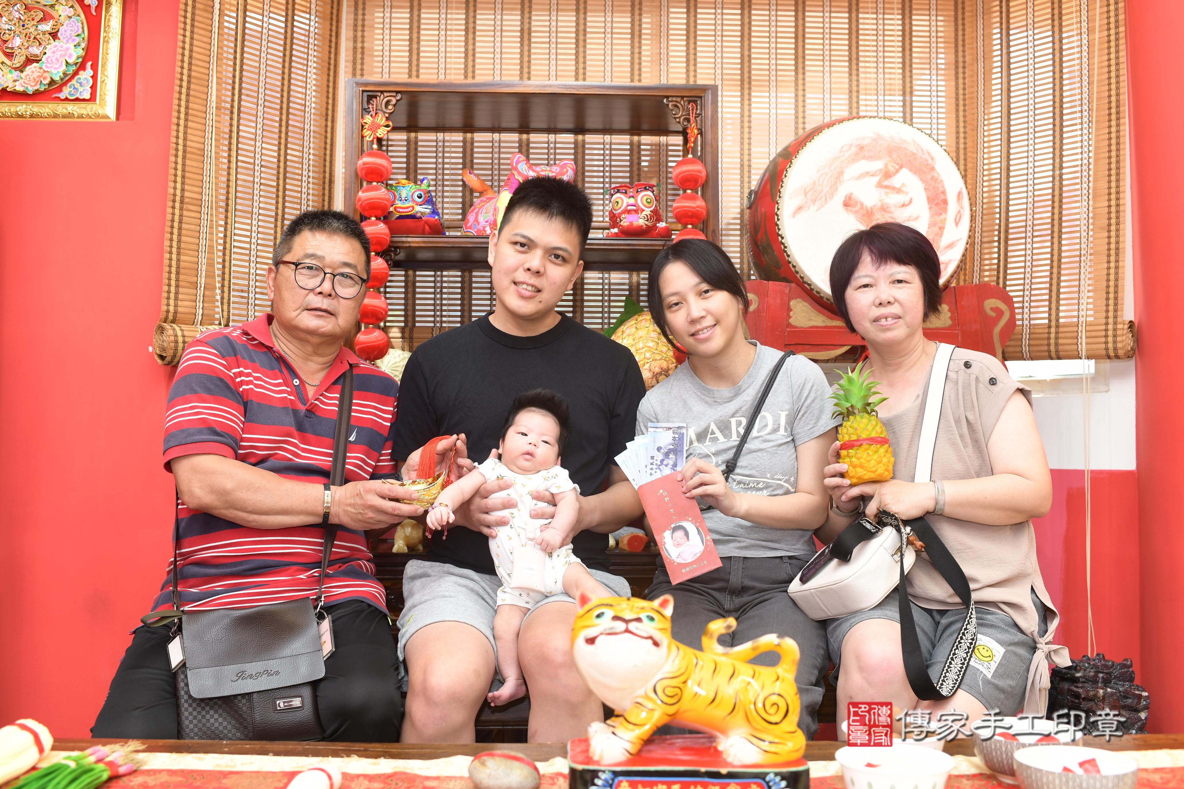 傳家手工印章高雄店、抓周、度脺、中國風會場、傳家嬰兒古禮、吉祥話、抓周道具物品24種、拍照。抓周證書。寶寶抓周、滿周歲、生日快樂、祝福