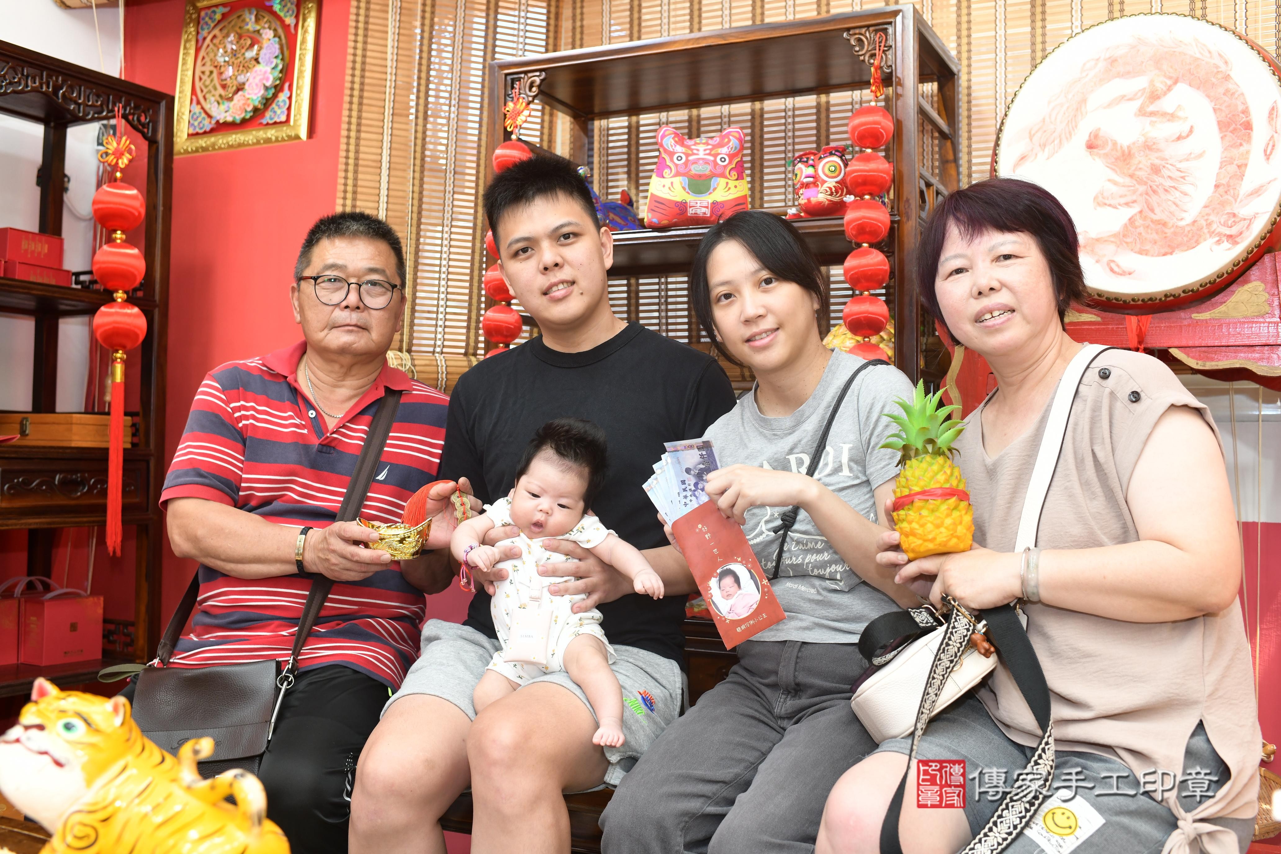 傳家手工印章高雄店、抓周、度脺、中國風會場、傳家嬰兒古禮、吉祥話、抓周道具物品24種、拍照。抓周證書。寶寶抓周、滿周歲、生日快樂、祝福