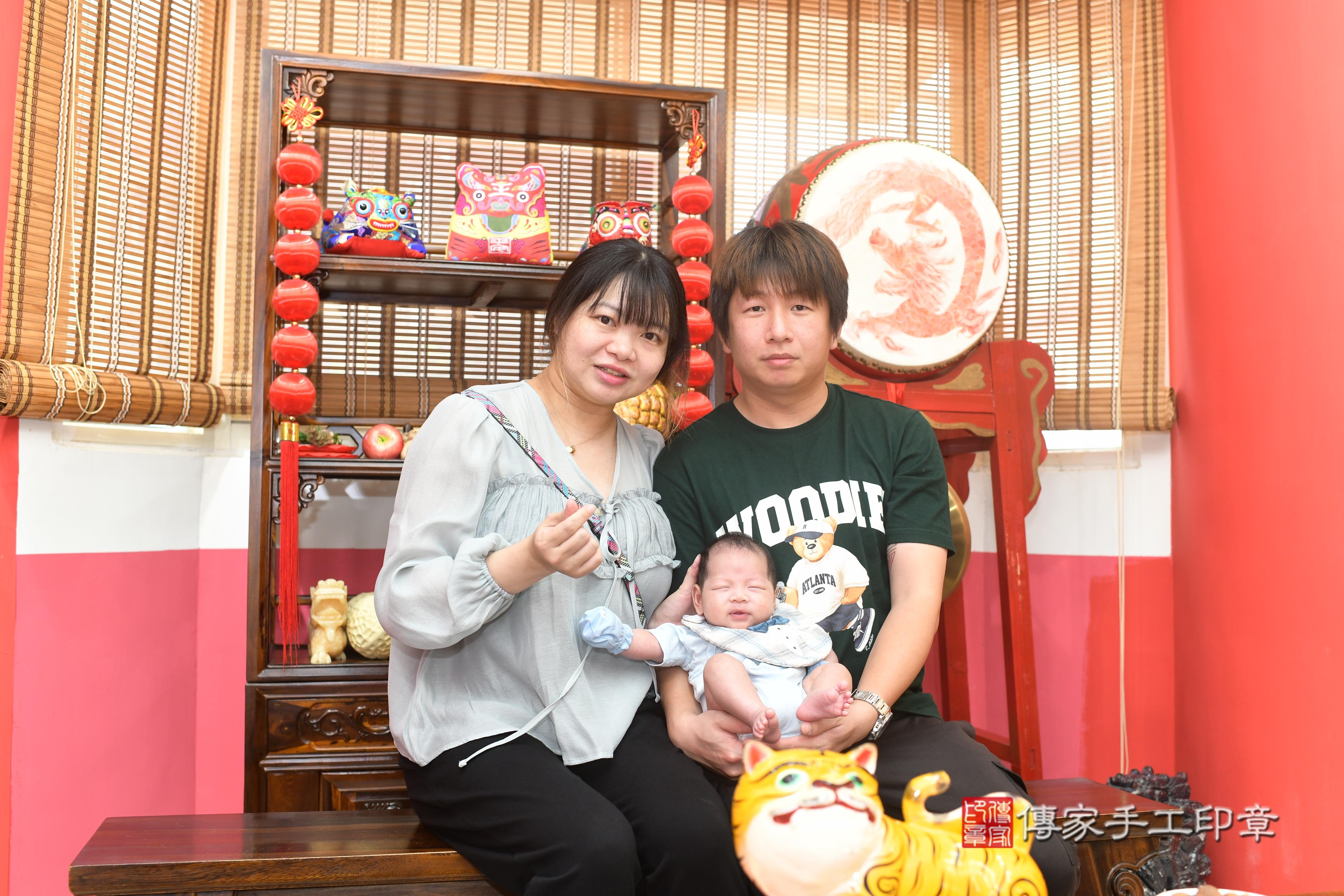 傳家手工印章高雄店、抓周、度脺、中國風會場、傳家嬰兒古禮、吉祥話、抓周道具物品24種、拍照。抓周證書。寶寶抓周、滿周歲、生日快樂、祝福