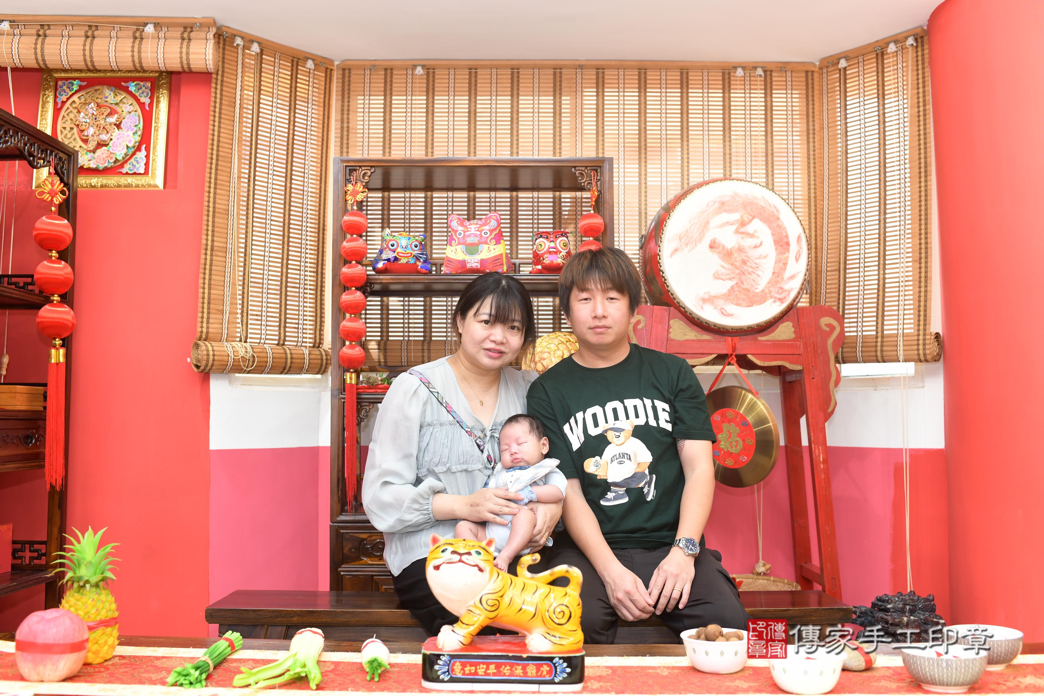 傳家手工印章高雄店、抓周、度脺、中國風會場、傳家嬰兒古禮、吉祥話、抓周道具物品24種、拍照。抓周證書。寶寶抓周、滿周歲、生日快樂、祝福