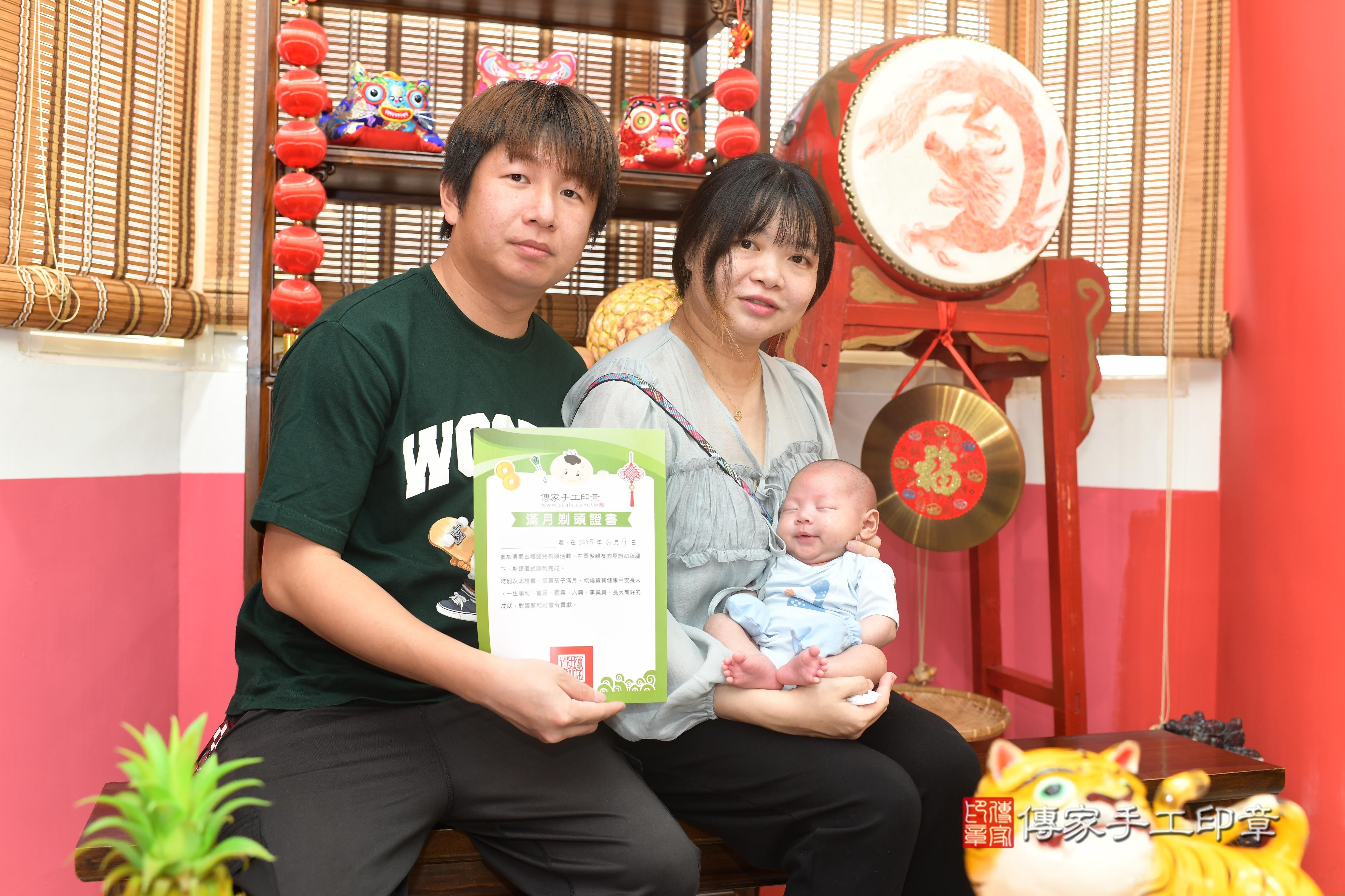 傳家手工印章高雄店、抓周、度脺、中國風會場、傳家嬰兒古禮、吉祥話、抓周道具物品24種、拍照。抓周證書。寶寶抓周、滿周歲、生日快樂、祝福