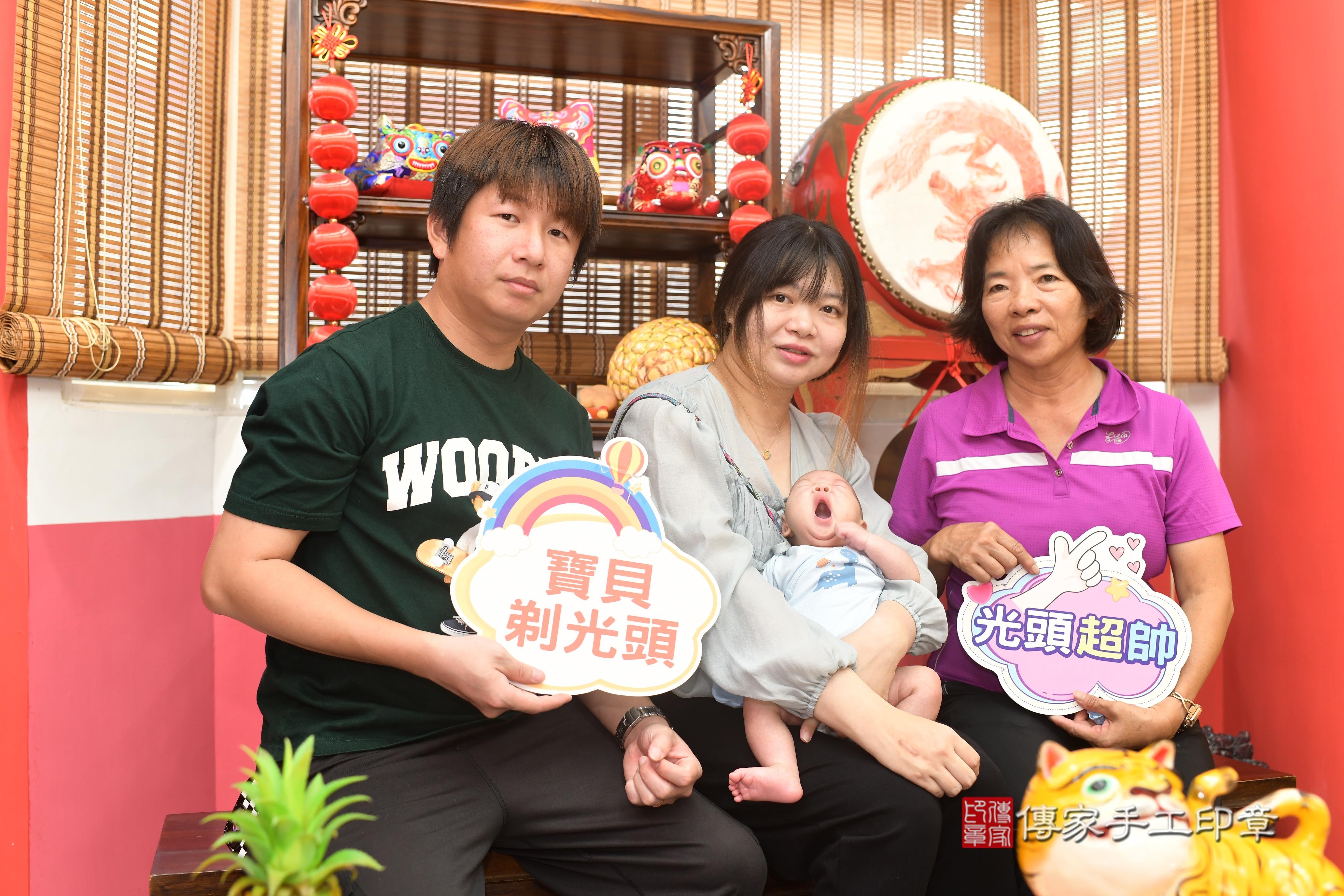 傳家手工印章高雄店、抓周、度脺、中國風會場、傳家嬰兒古禮、吉祥話、抓周道具物品24種、拍照。抓周證書。寶寶抓周、滿周歲、生日快樂、祝福