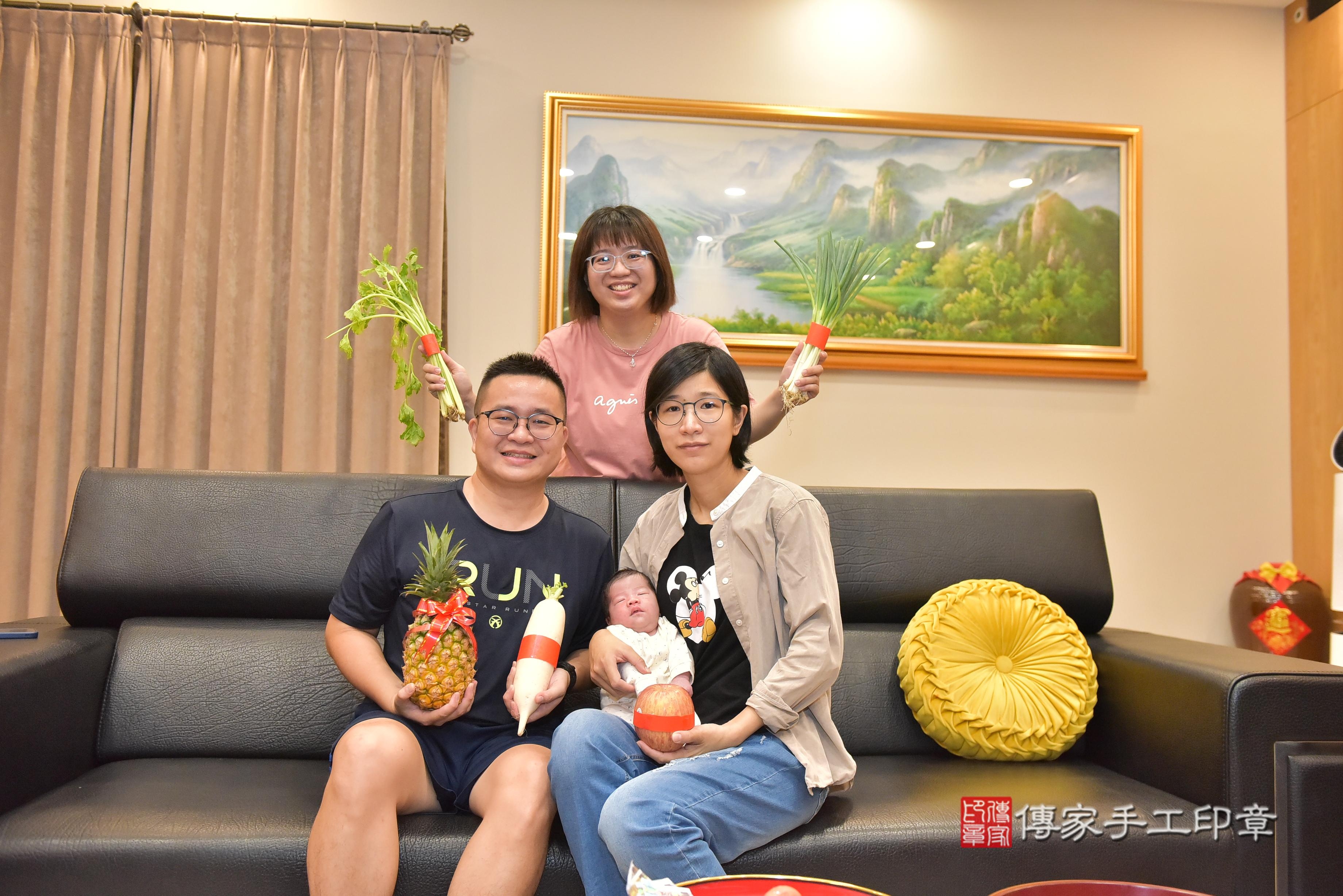 傳家手工印章高雄店、抓周、度脺、中國風會場、傳家嬰兒古禮、吉祥話、抓周道具物品24種、拍照。抓周證書。寶寶抓周、滿周歲、生日快樂、祝福