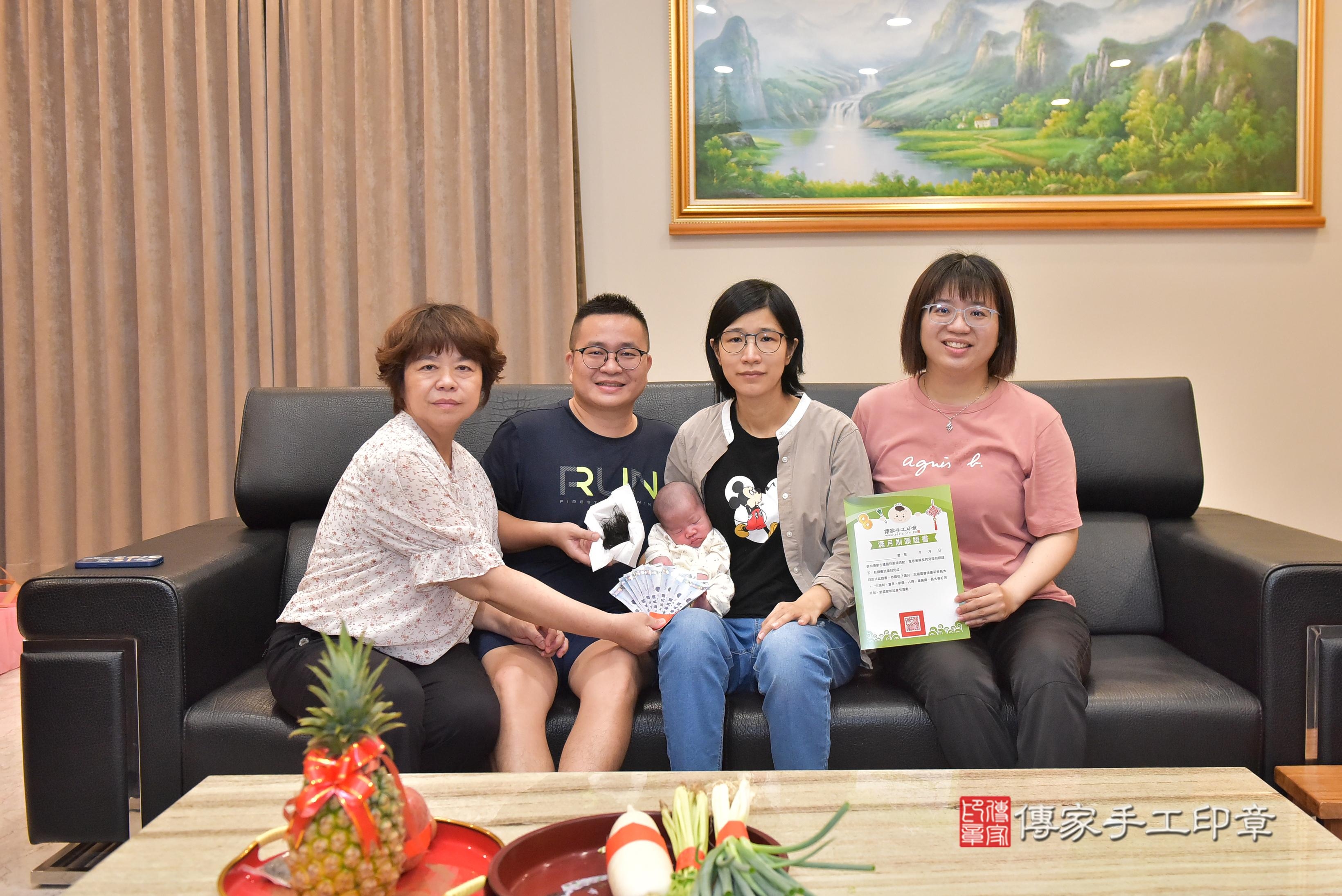傳家手工印章高雄店、抓周、度脺、中國風會場、傳家嬰兒古禮、吉祥話、抓周道具物品24種、拍照。抓周證書。寶寶抓周、滿周歲、生日快樂、祝福