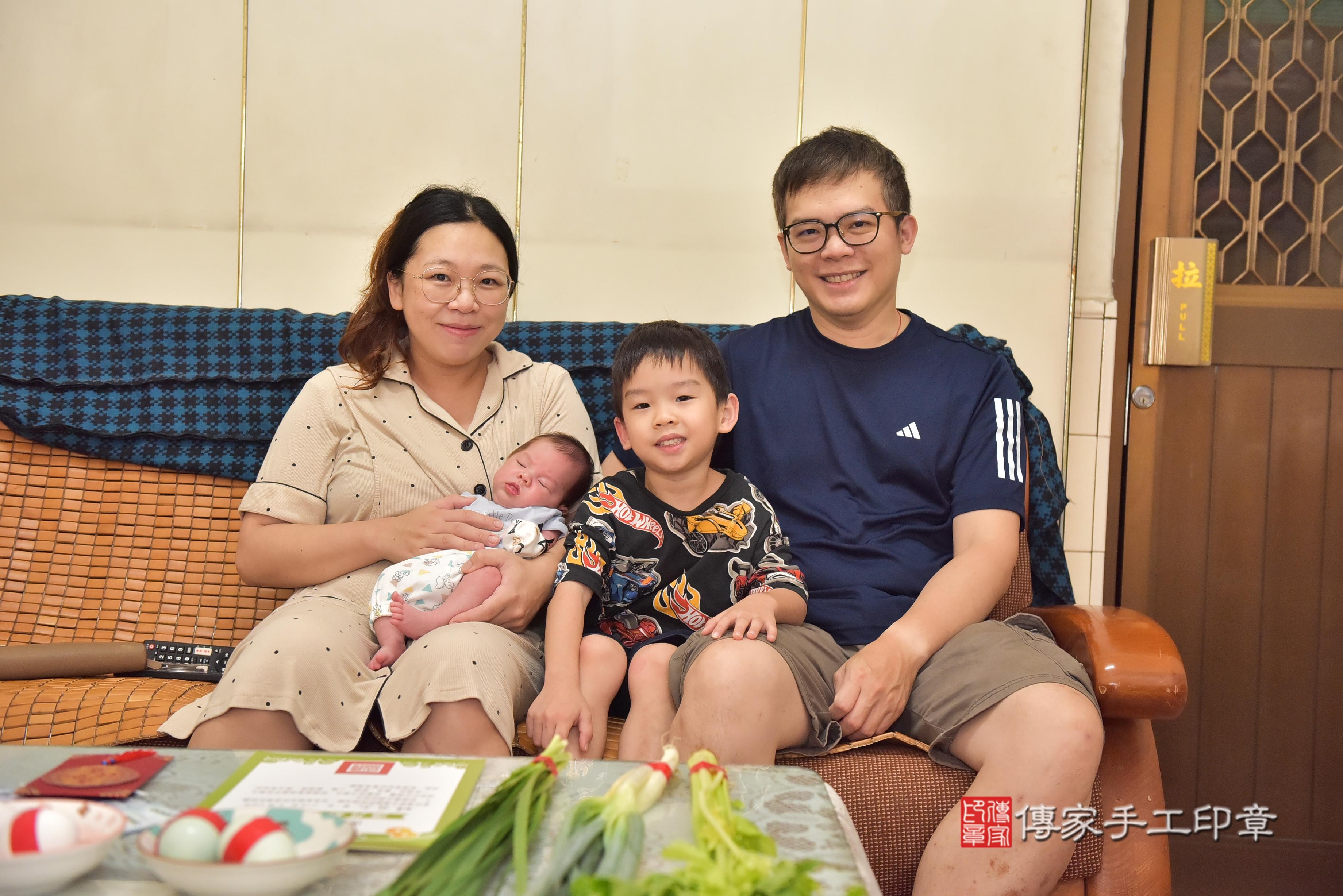 傳家手工印章高雄店、抓周、度脺、中國風會場、傳家嬰兒古禮、吉祥話、抓周道具物品24種、拍照。抓周證書。寶寶抓周、滿周歲、生日快樂、祝福
